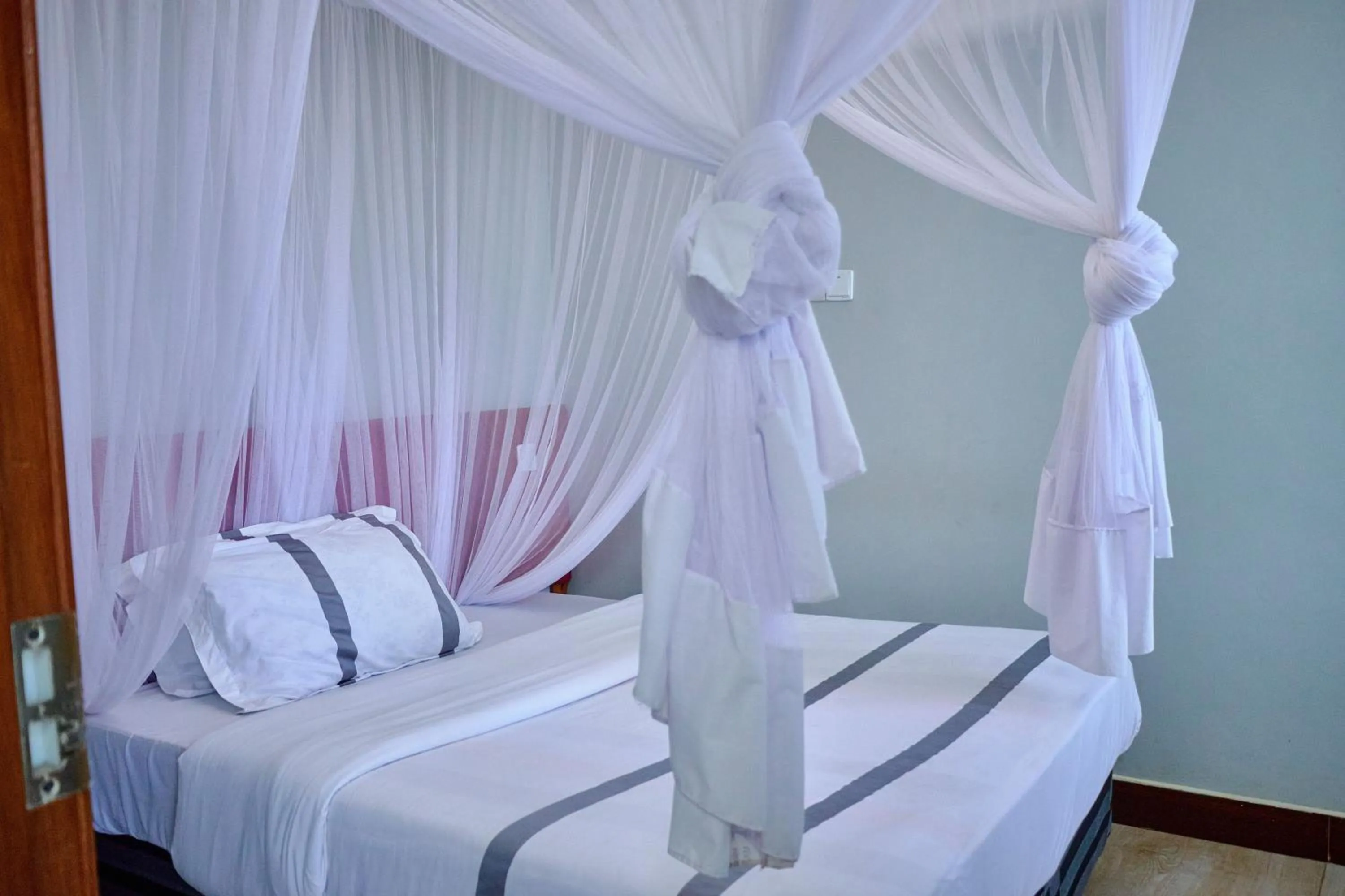 Bed in Elanacha Hotel