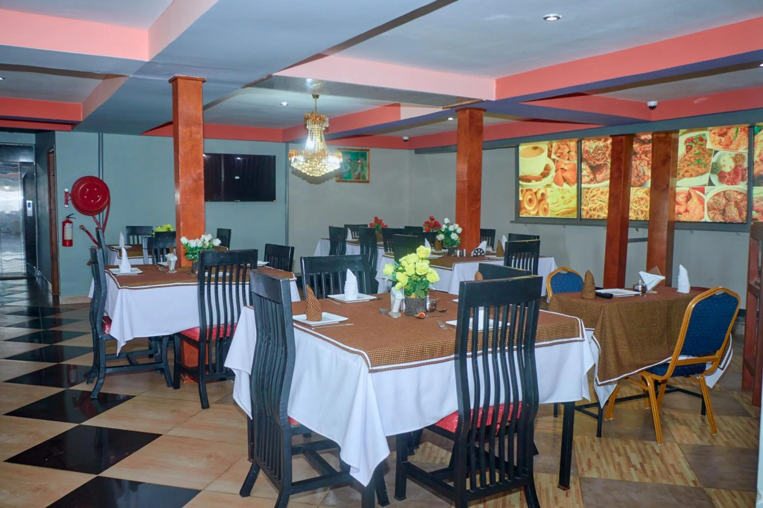 Restaurant/places to eat in Elanacha Hotel