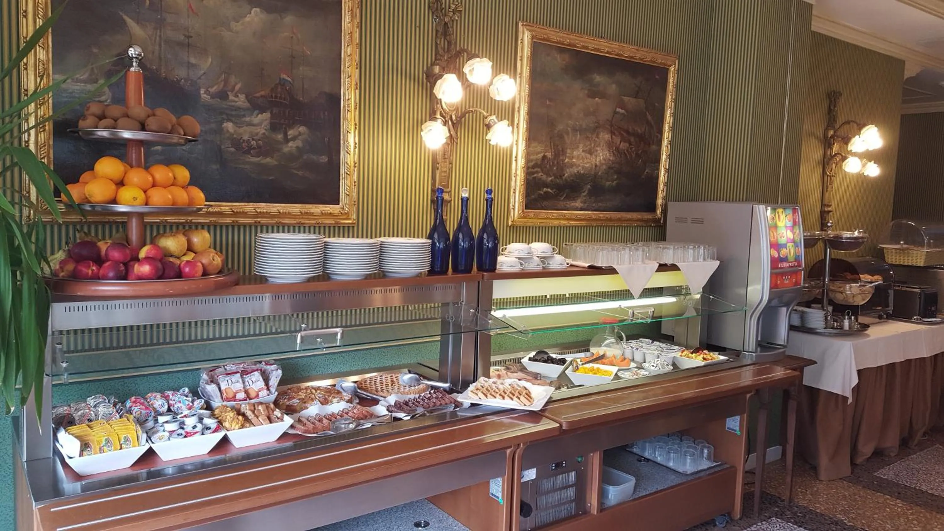 Restaurant/places to eat in Hotel Bentivoglio Residenza D'Epoca