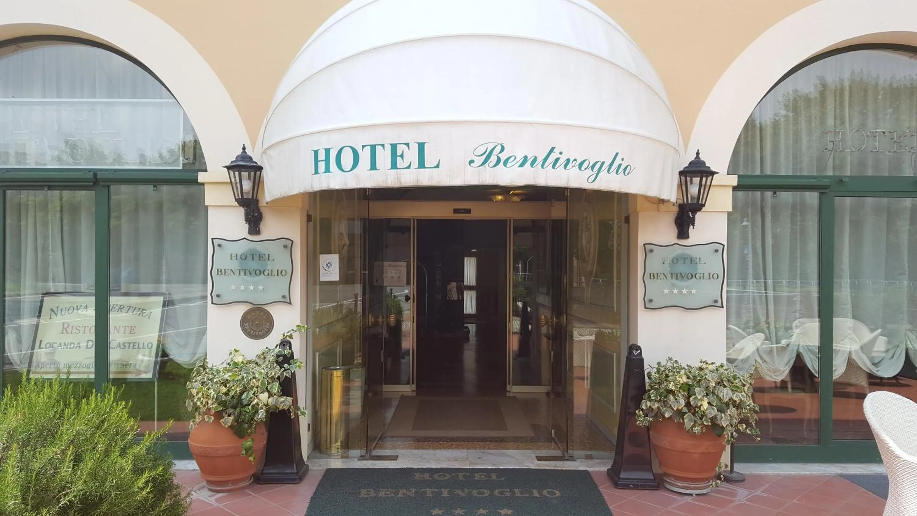 Facade/entrance in Hotel Bentivoglio Residenza D'Epoca