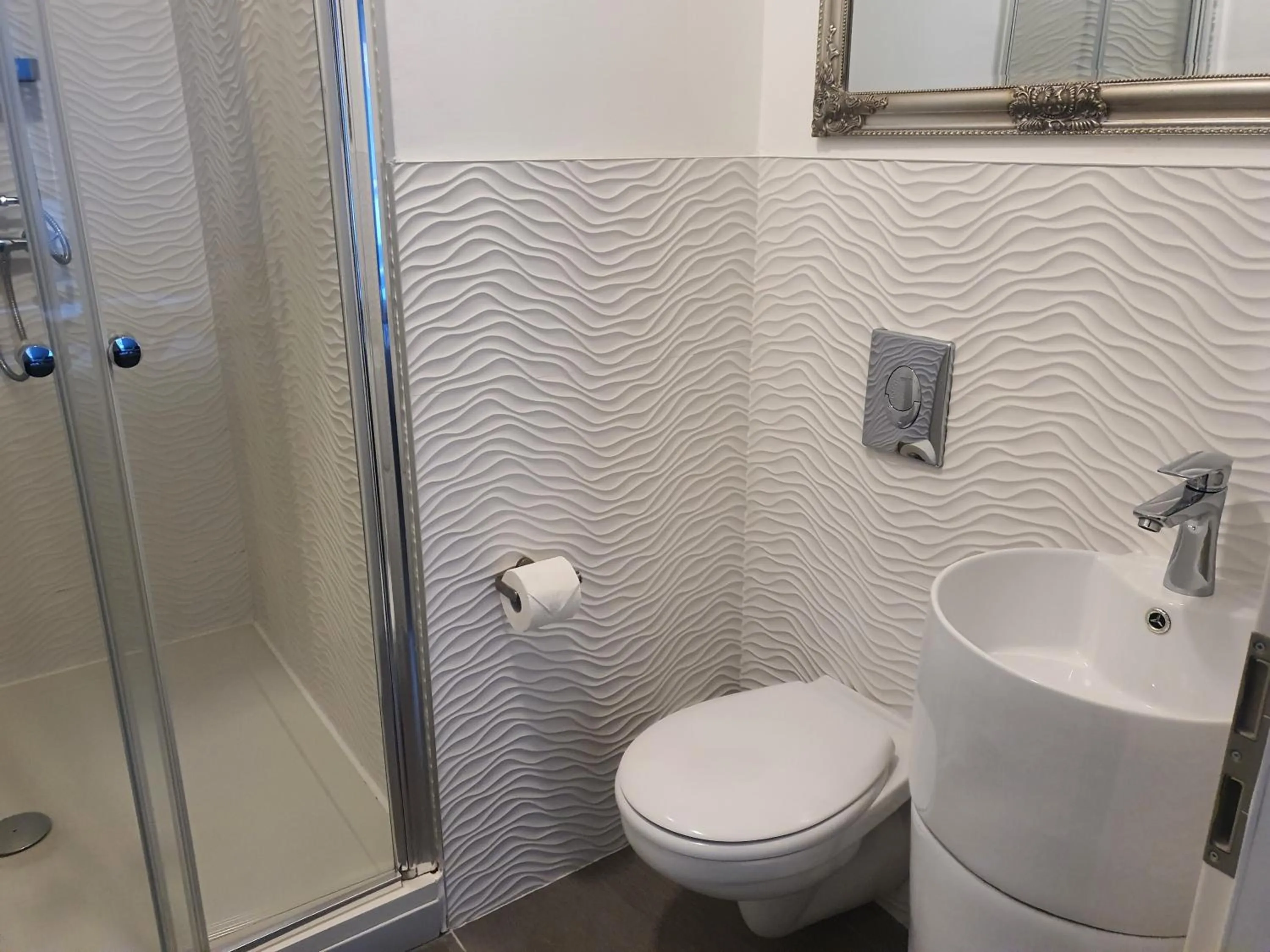 Shower in Váralja Home