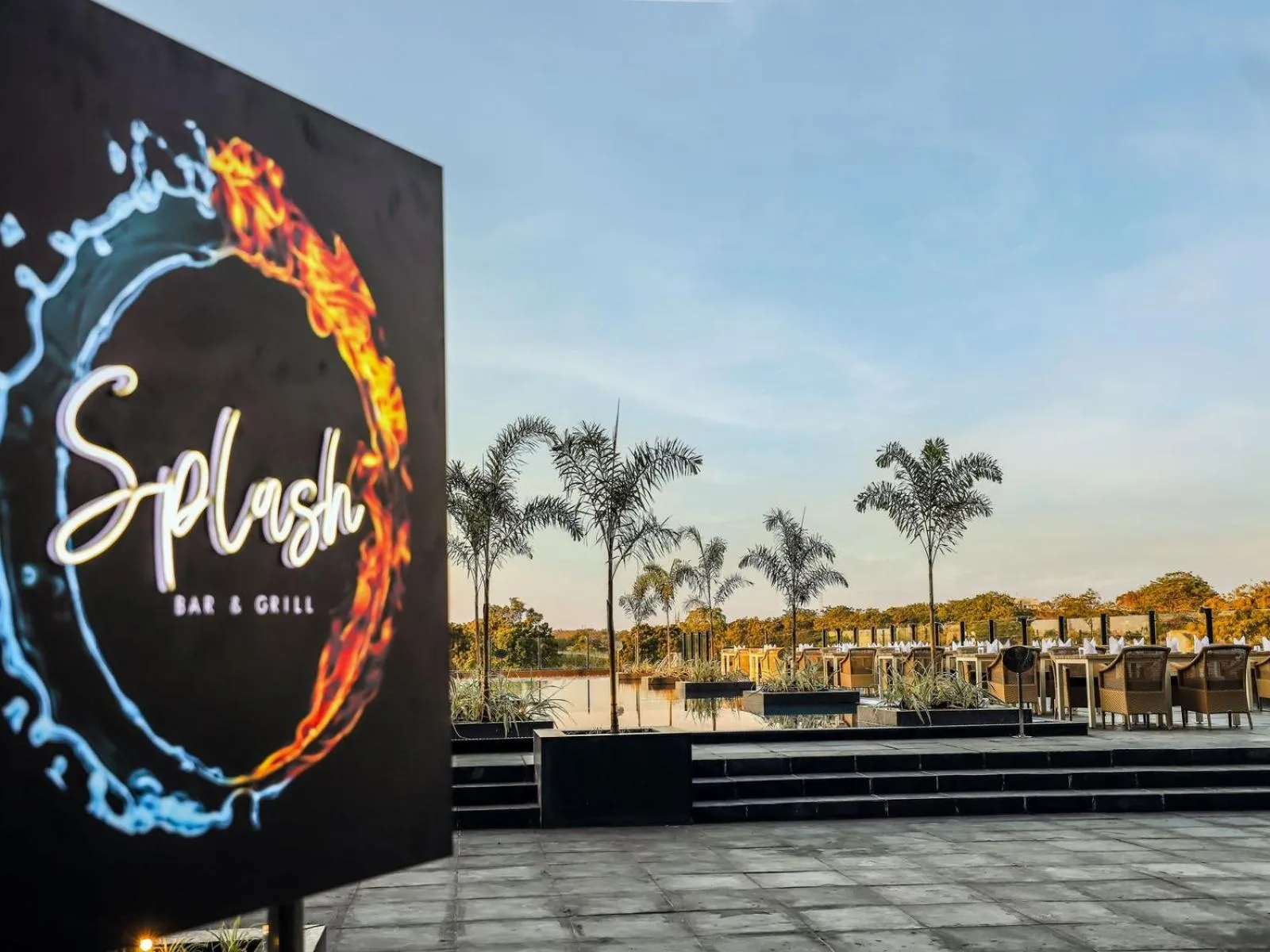 Restaurant/places to eat in Essentia Luxury Hotel Indore