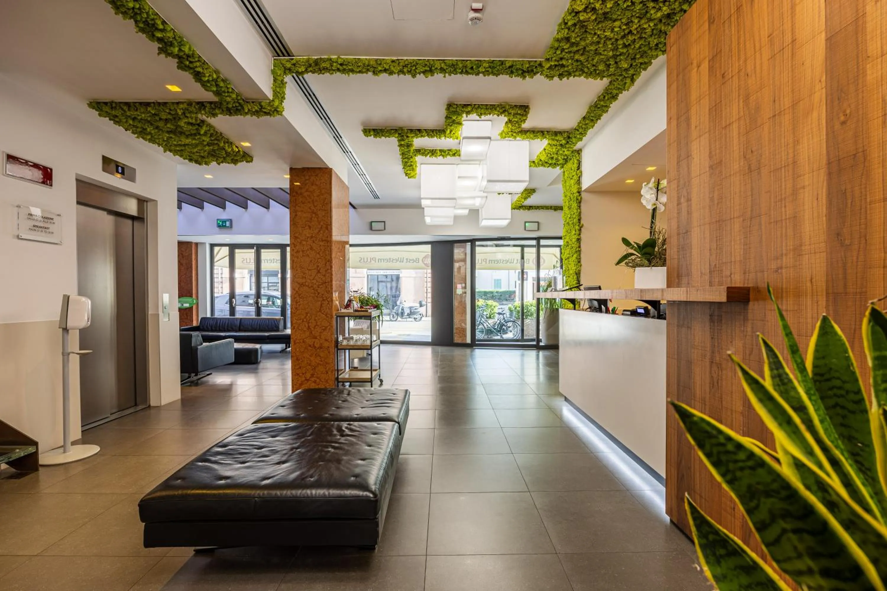 Lobby or reception in Best Western Plus Hotel De Capuleti