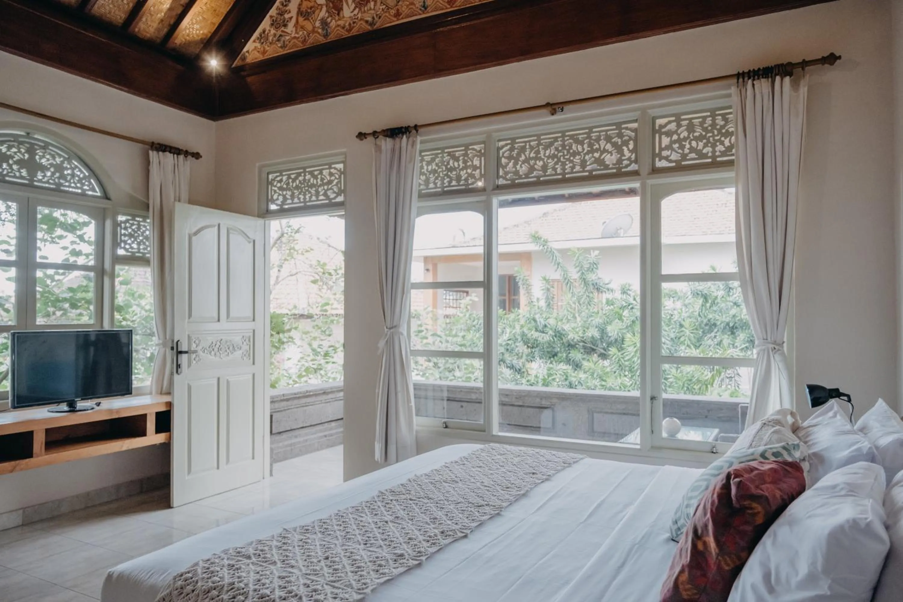 Photo of the whole room, Bed in Wana Karsa Ubud Hotel