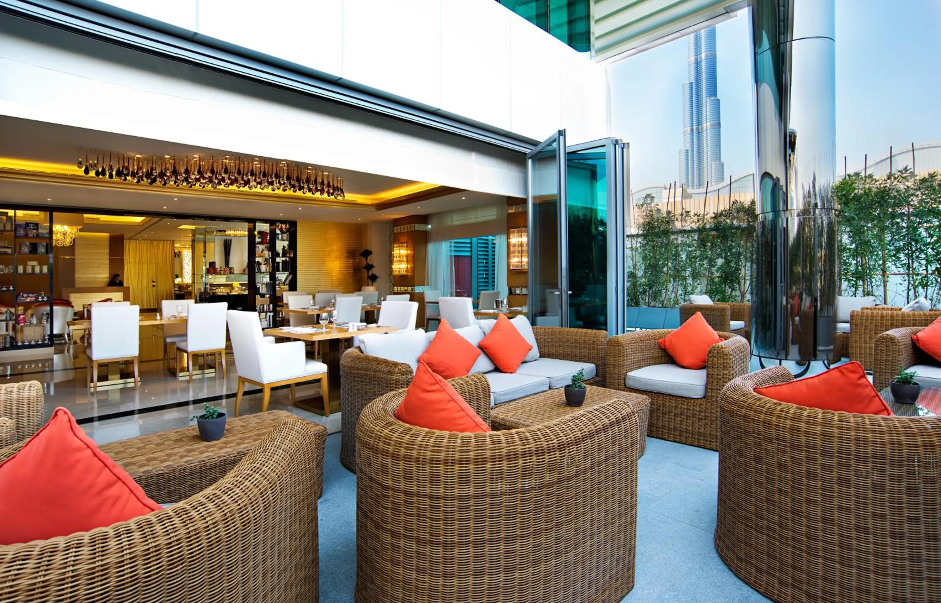 Restaurant/places to eat in DAMAC Maison Mall Street