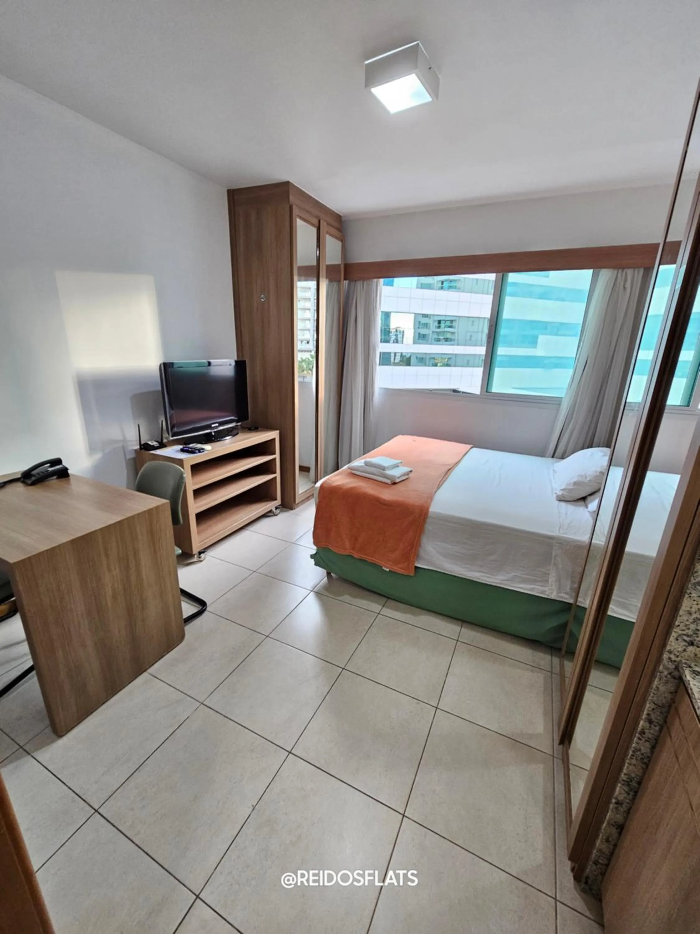 Photo of the whole room, Bed in Flat Saint Moritz Express By Rei dos Flats