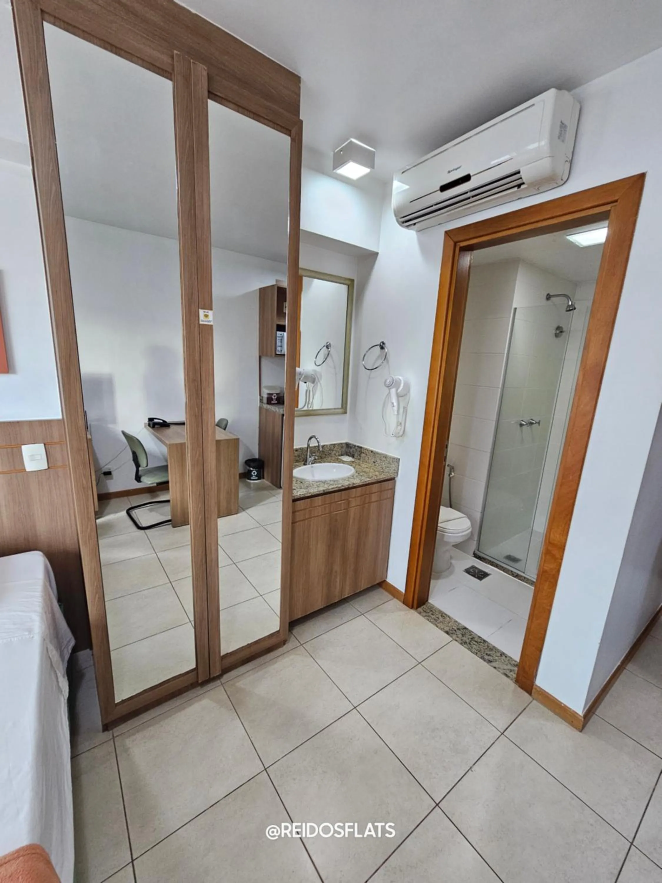 Shower in Flat Saint Moritz Express By Rei dos Flats