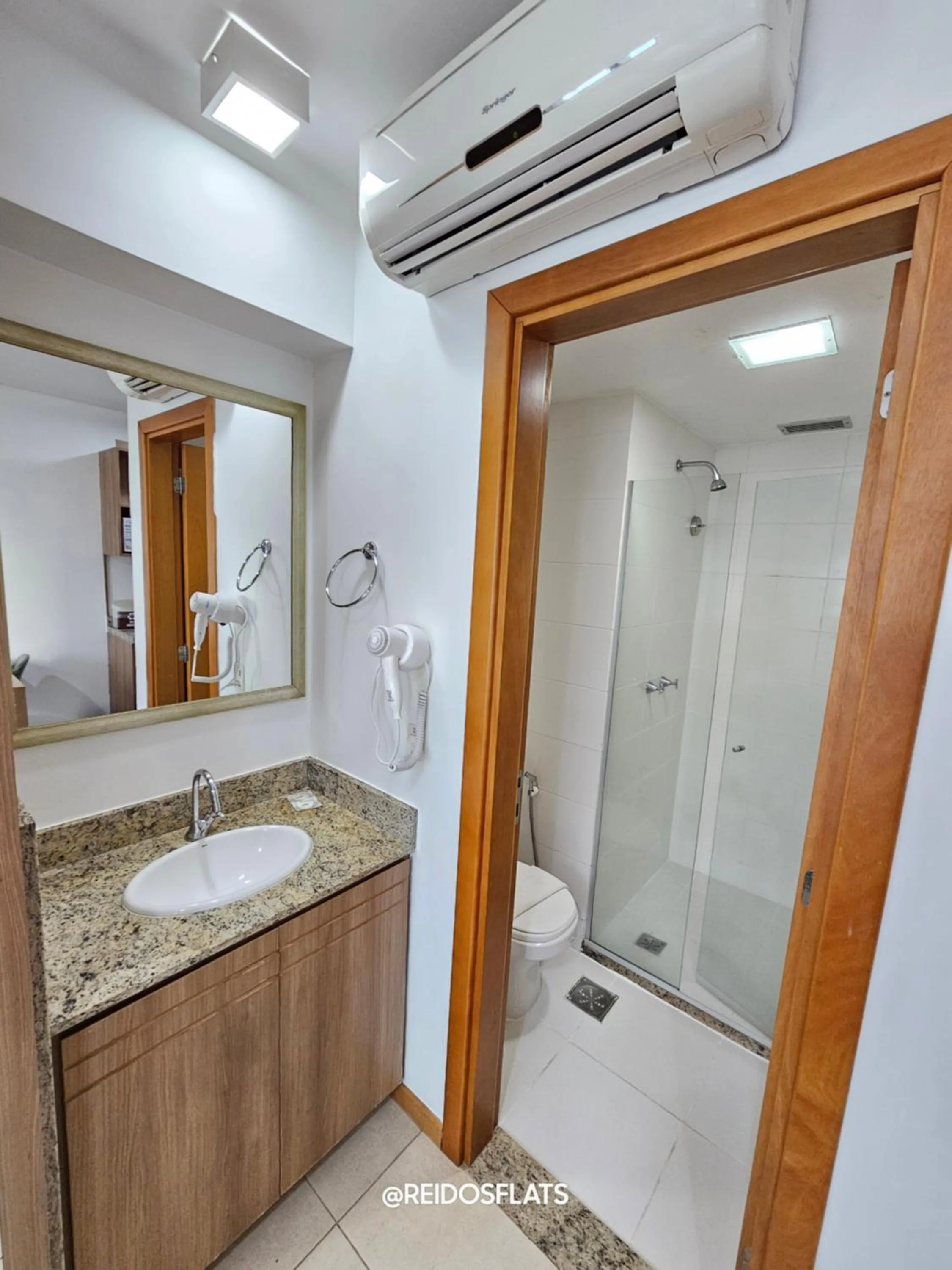 Shower in Flat Saint Moritz Express By Rei dos Flats