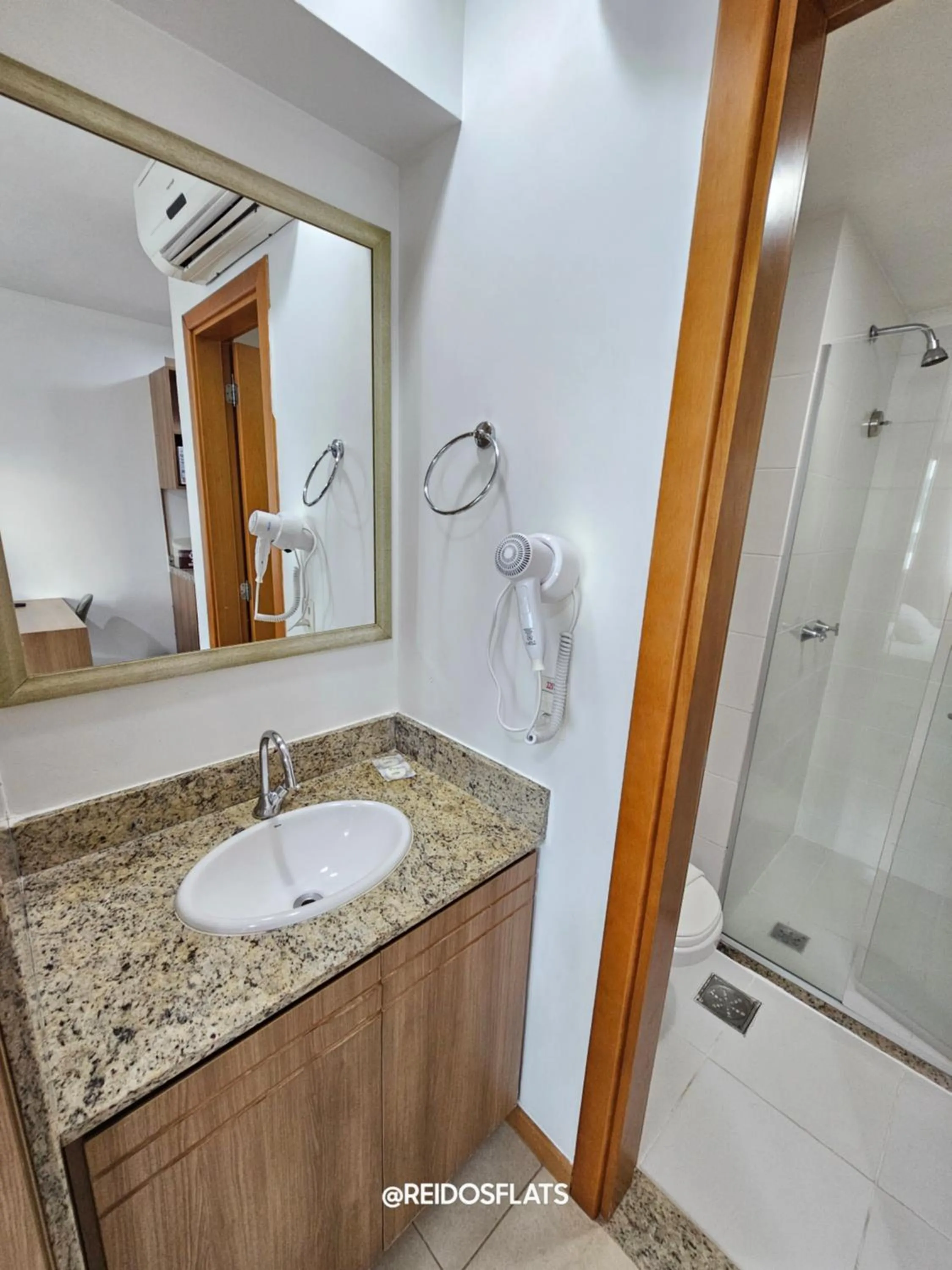 Shower in Flat Saint Moritz Express By Rei dos Flats