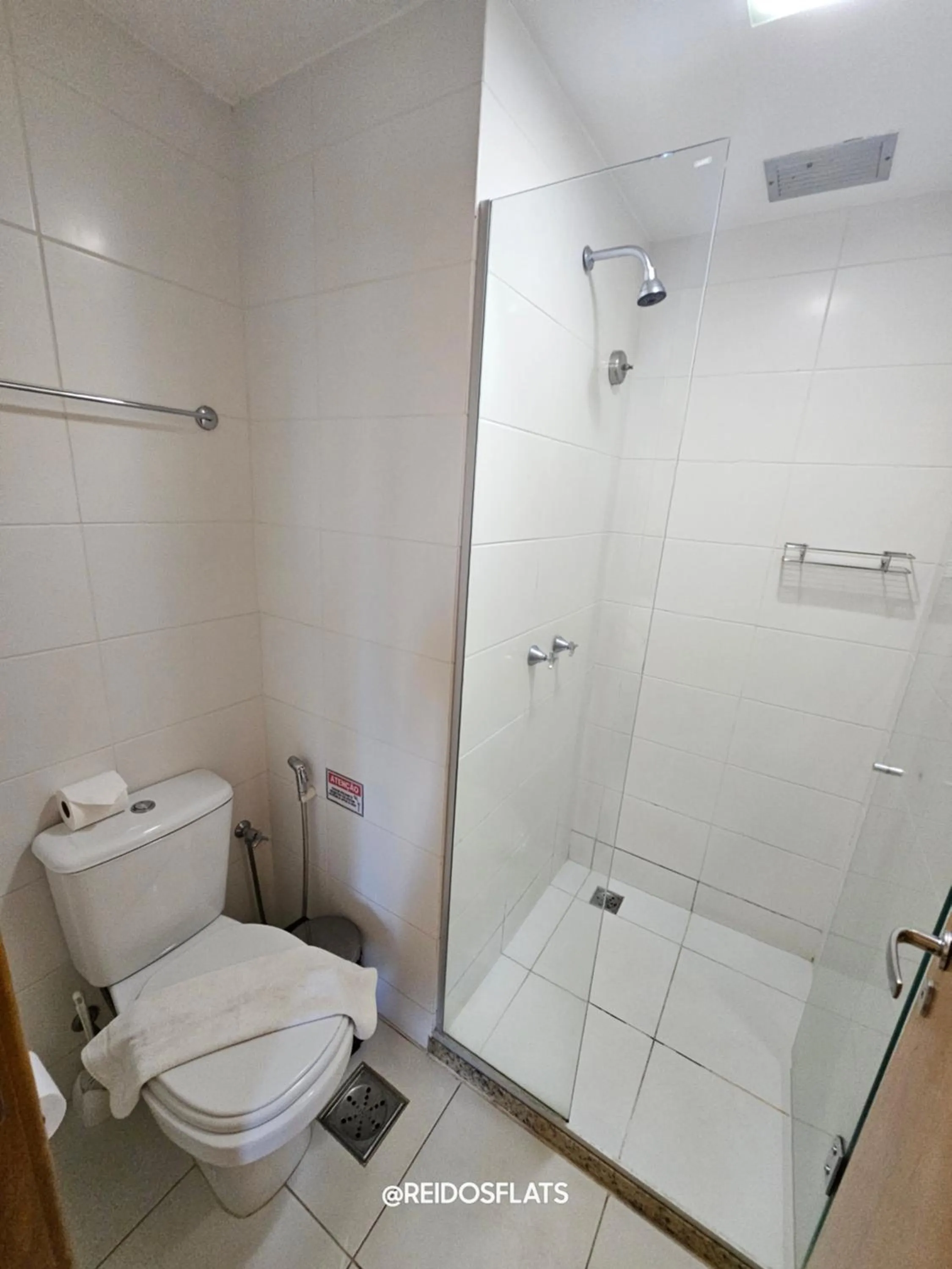 Shower in Flat Saint Moritz Express By Rei dos Flats