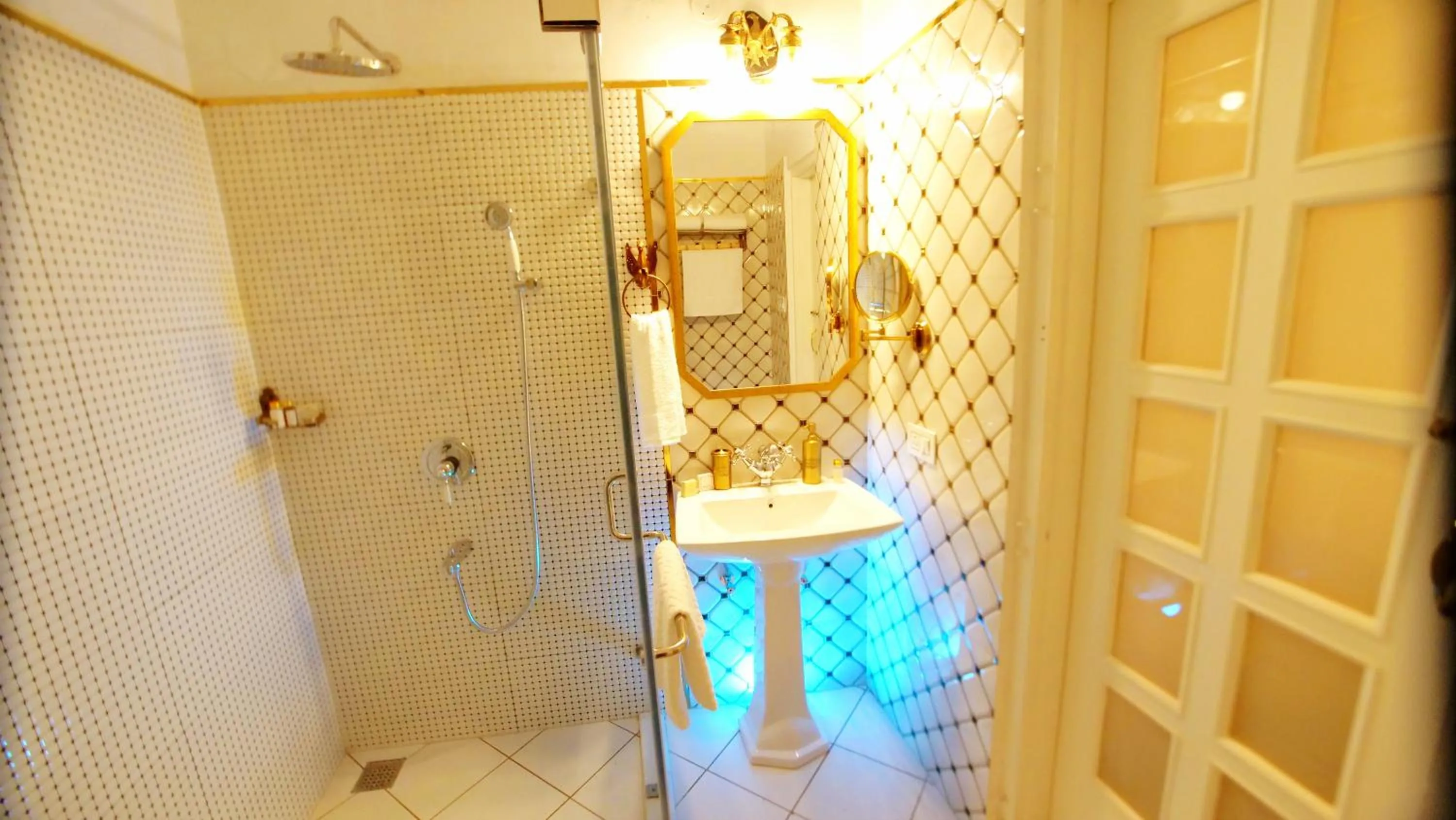 Shower in The Royal Hermitage - Best Luxury Boutique Hotel Jaipur