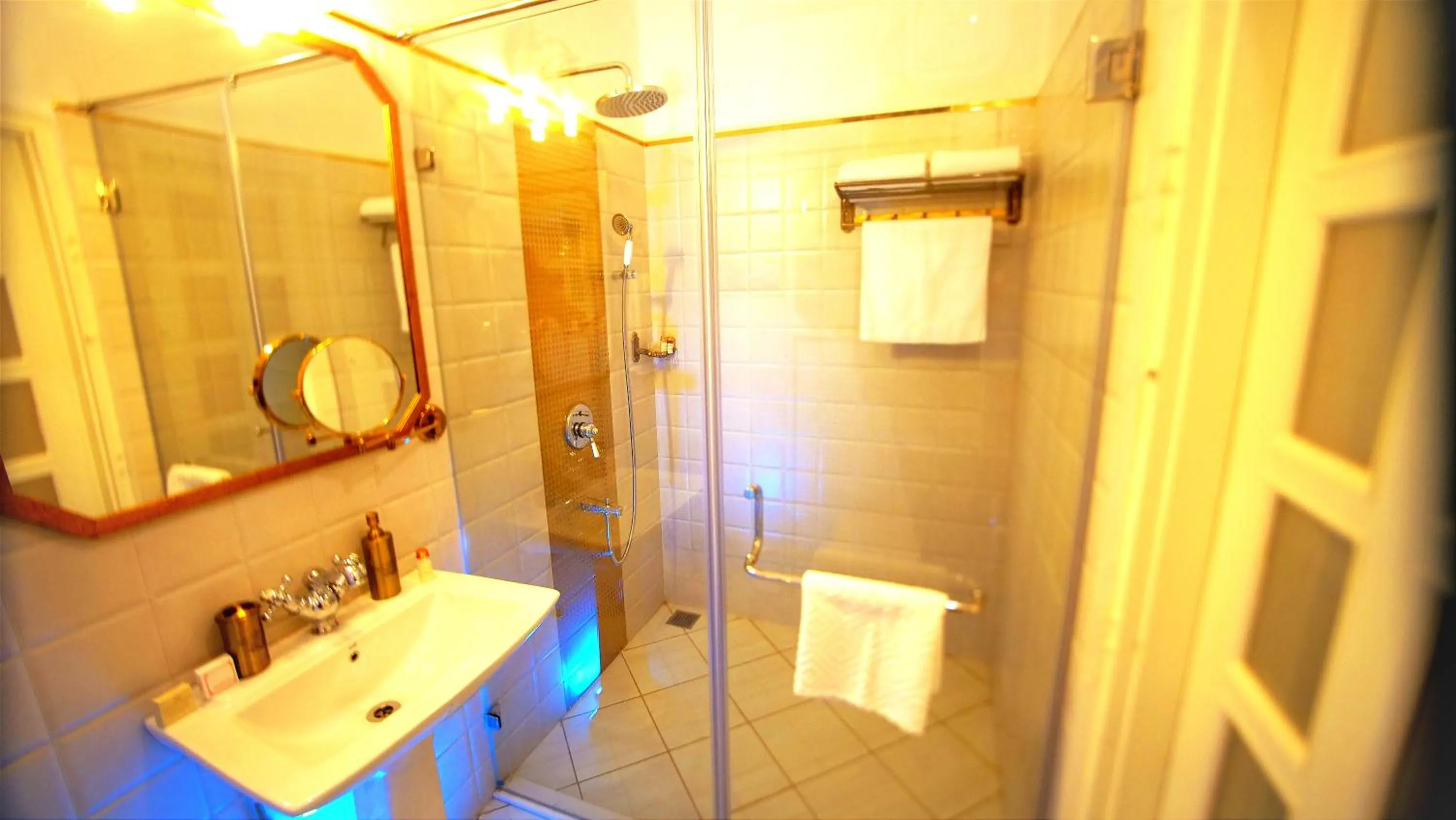 Shower in The Royal Hermitage - Best Luxury Boutique Hotel Jaipur