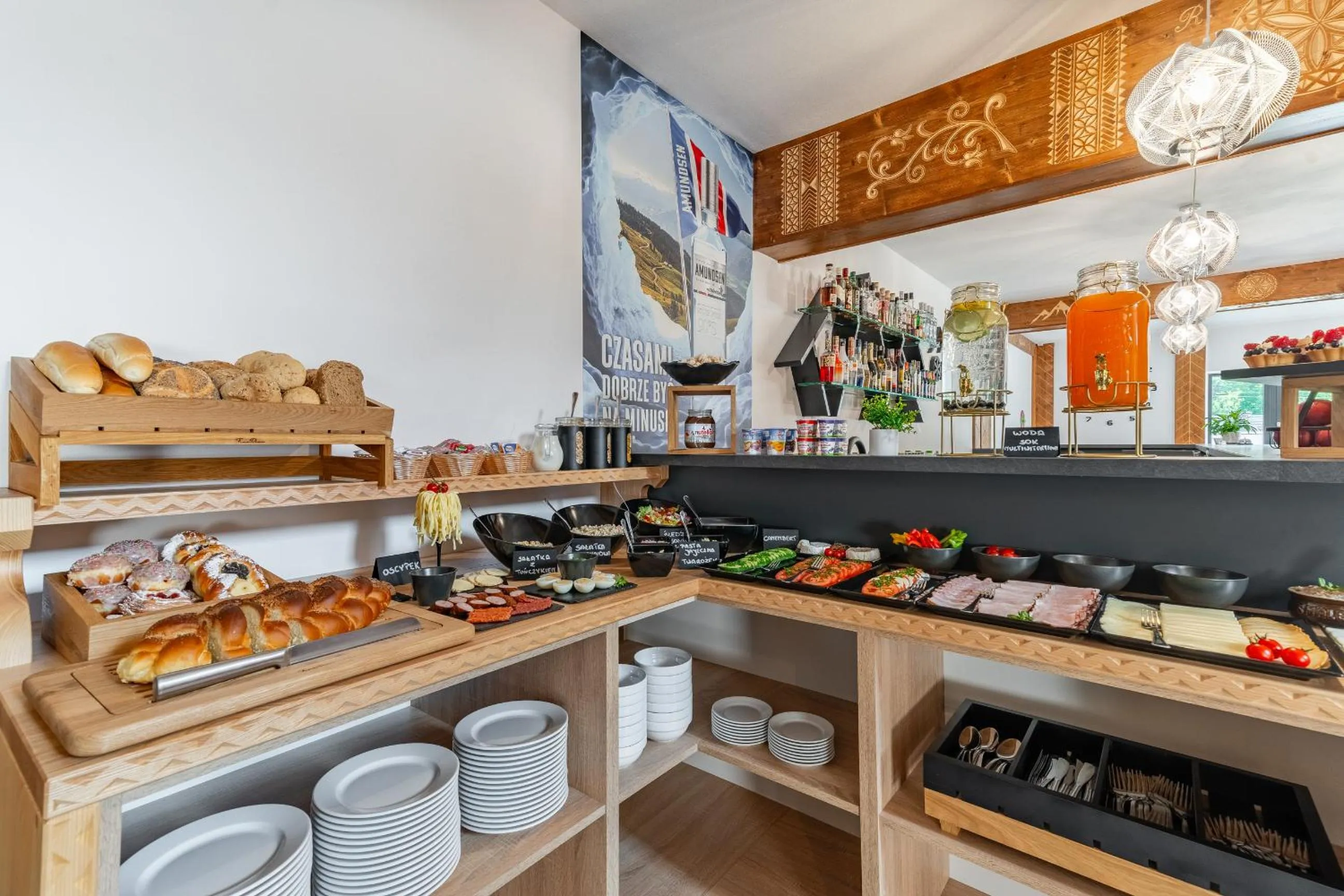 Food in Willa Folk Prestige