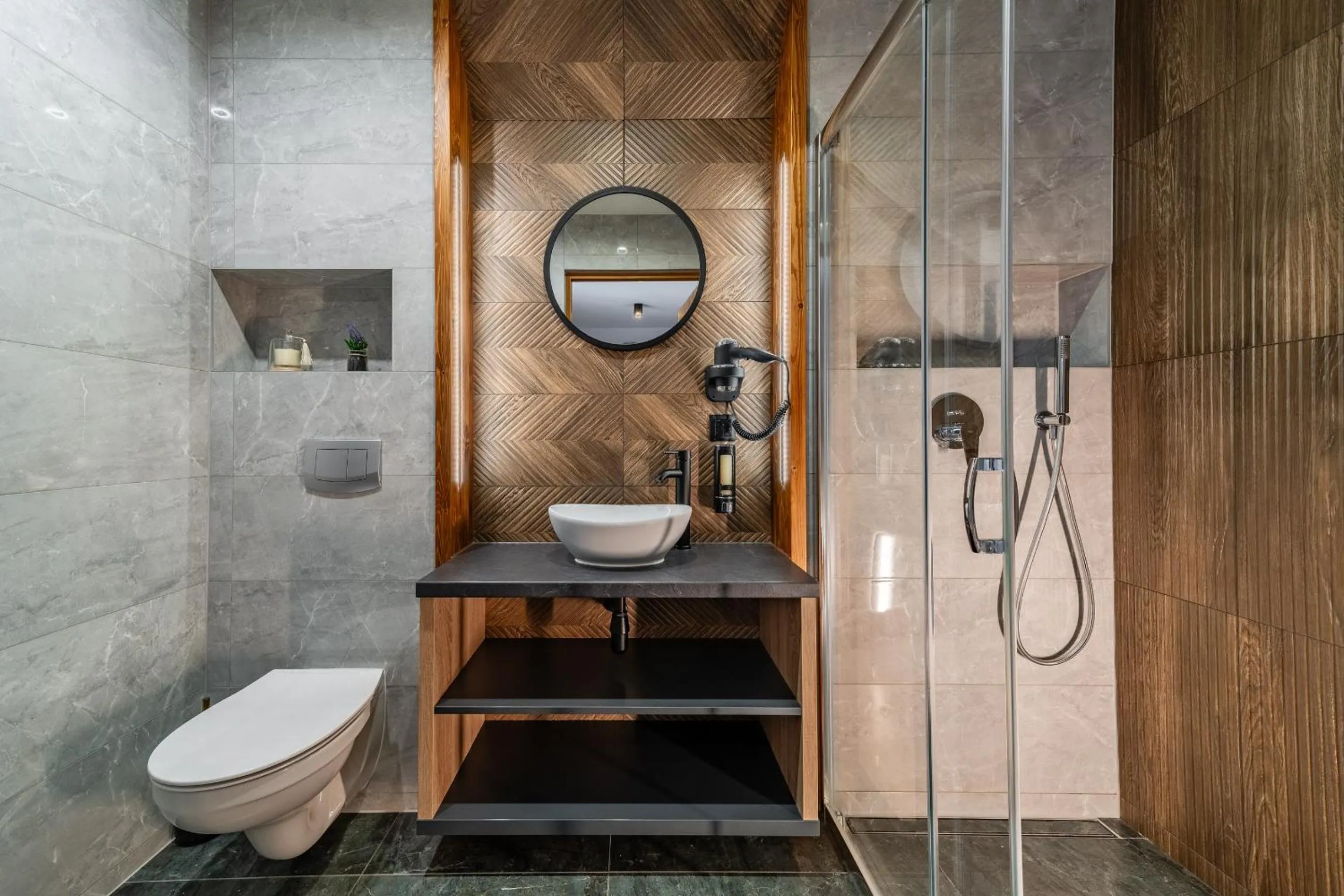 Shower in Willa Folk Prestige