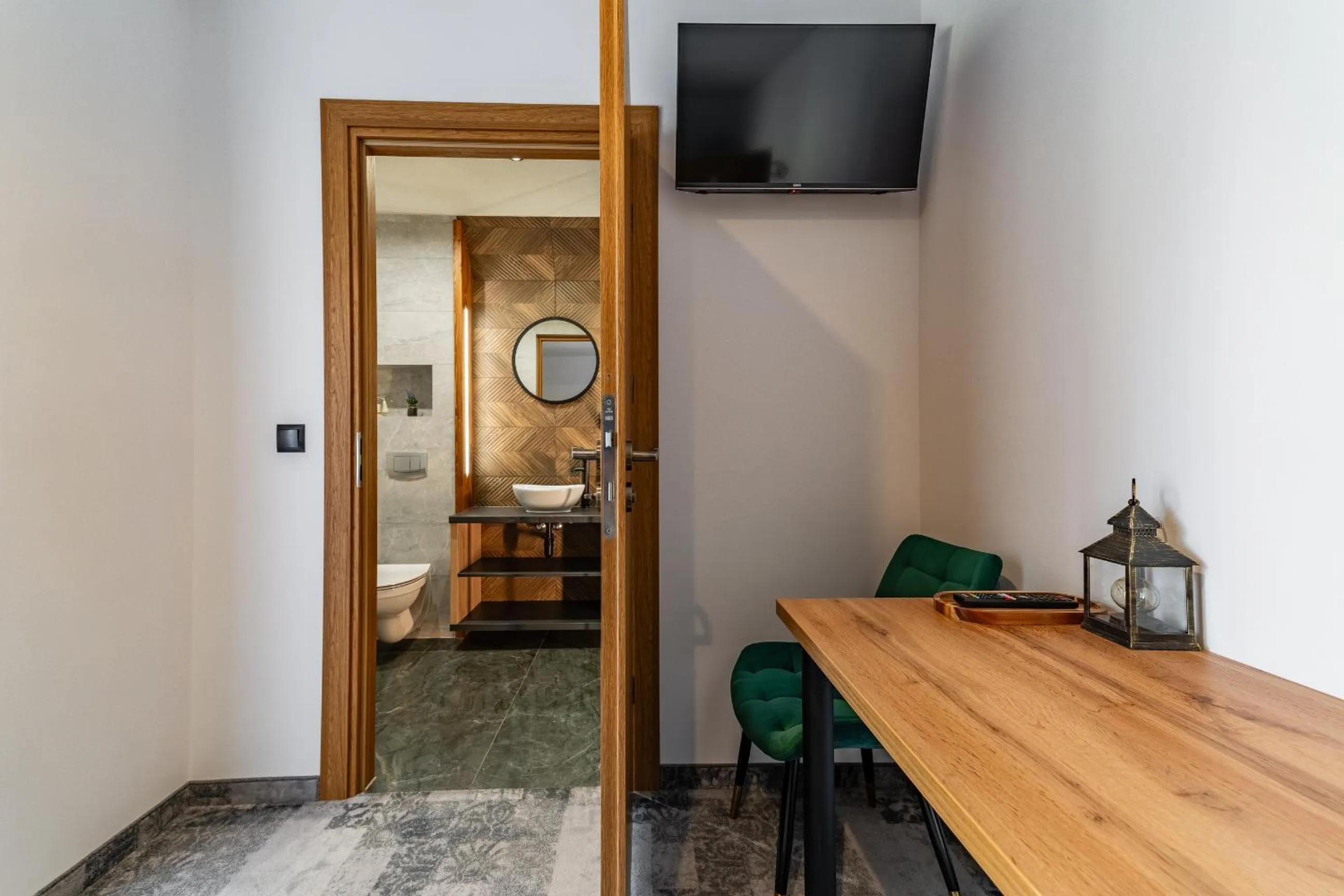 Photo of the whole room in Willa Folk Prestige