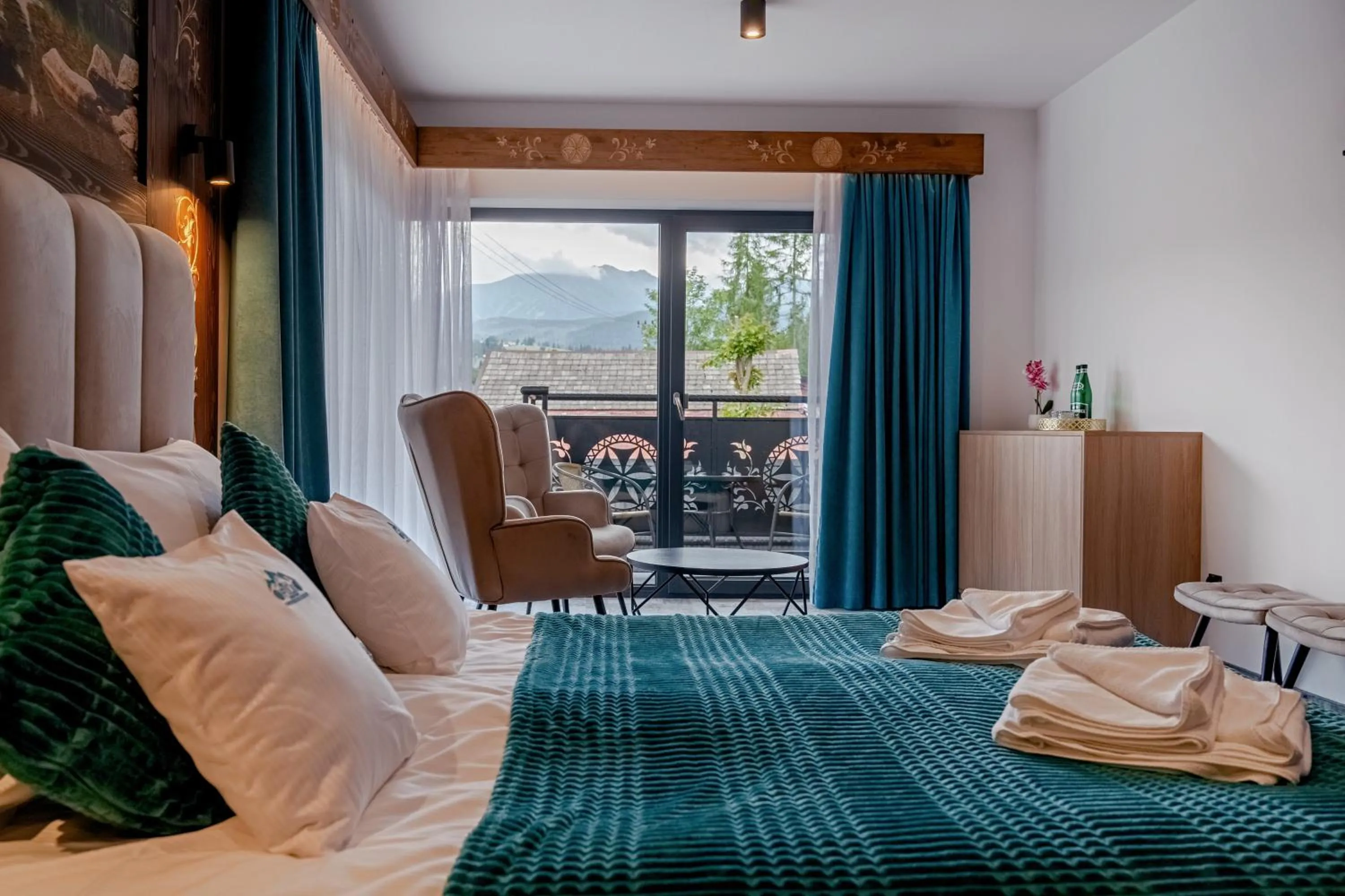 Other, Bed in Willa Folk Prestige