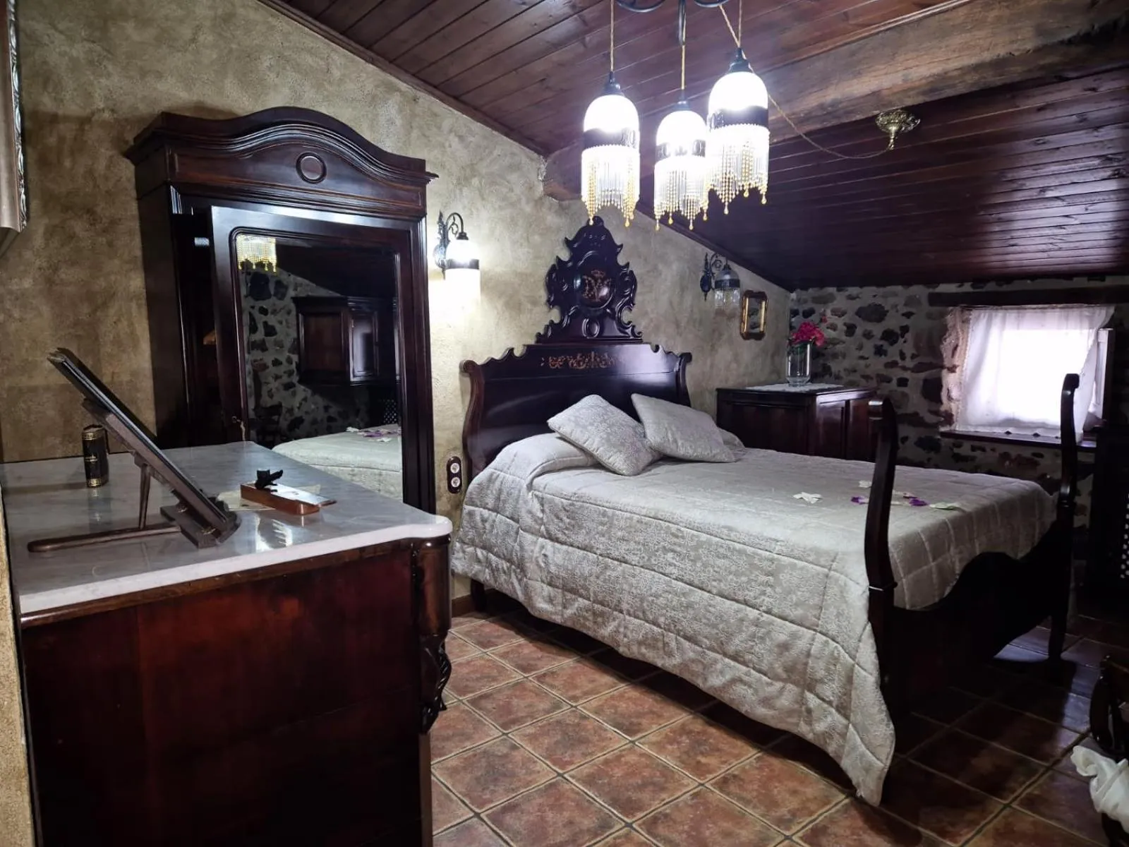 Bed in La Casa dels Poetes