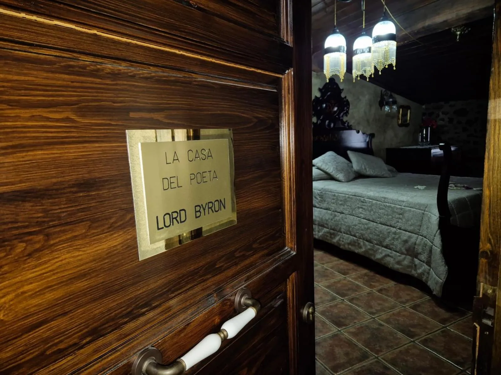 Bed in La Casa dels Poetes