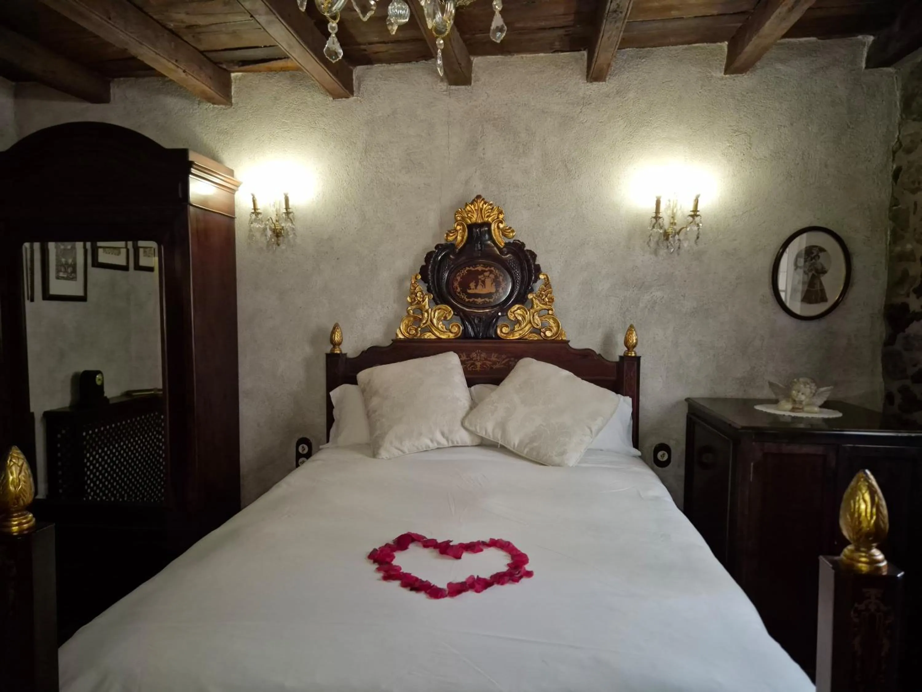 Bed in La Casa dels Poetes