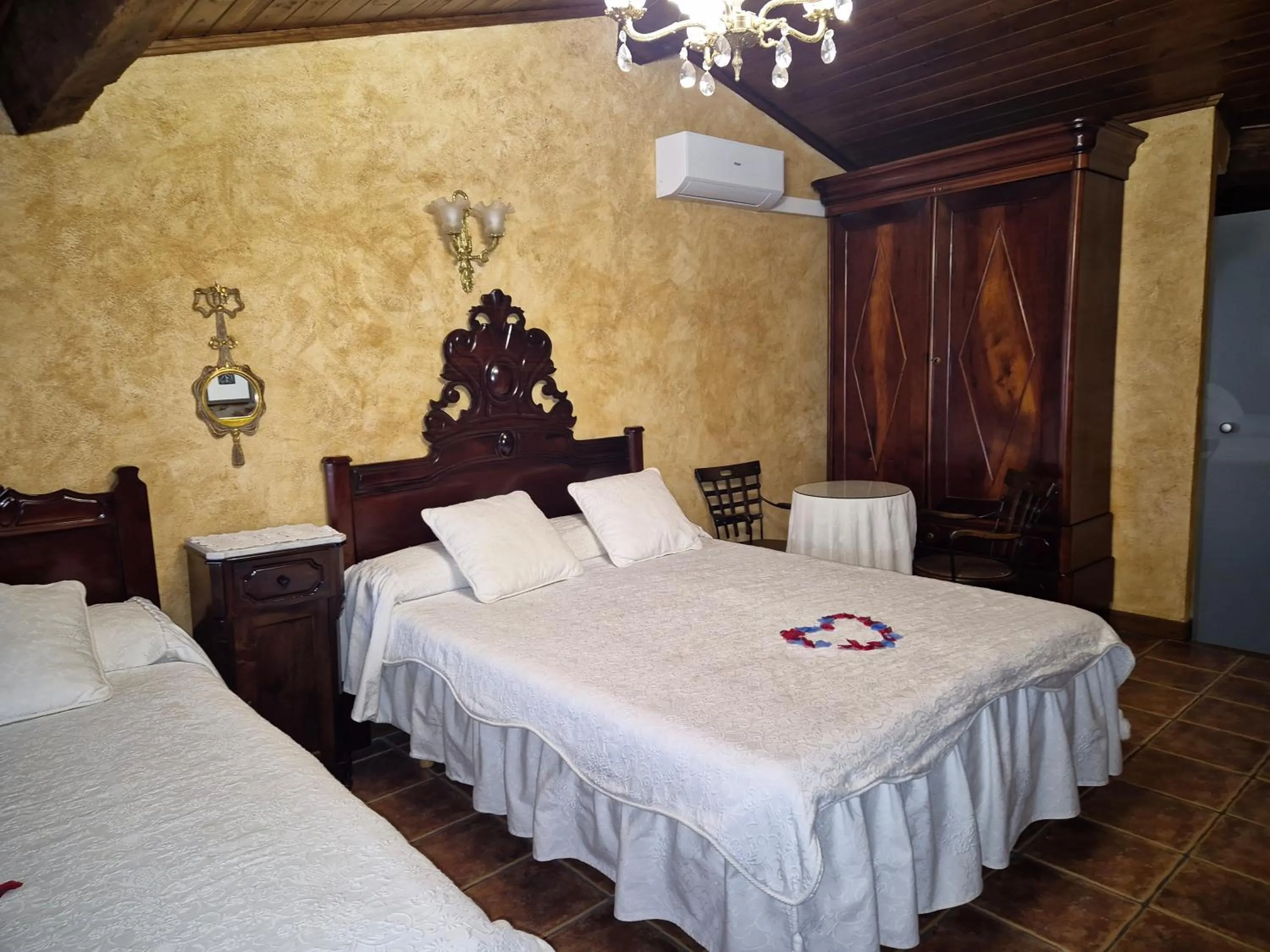 Bed in La Casa dels Poetes