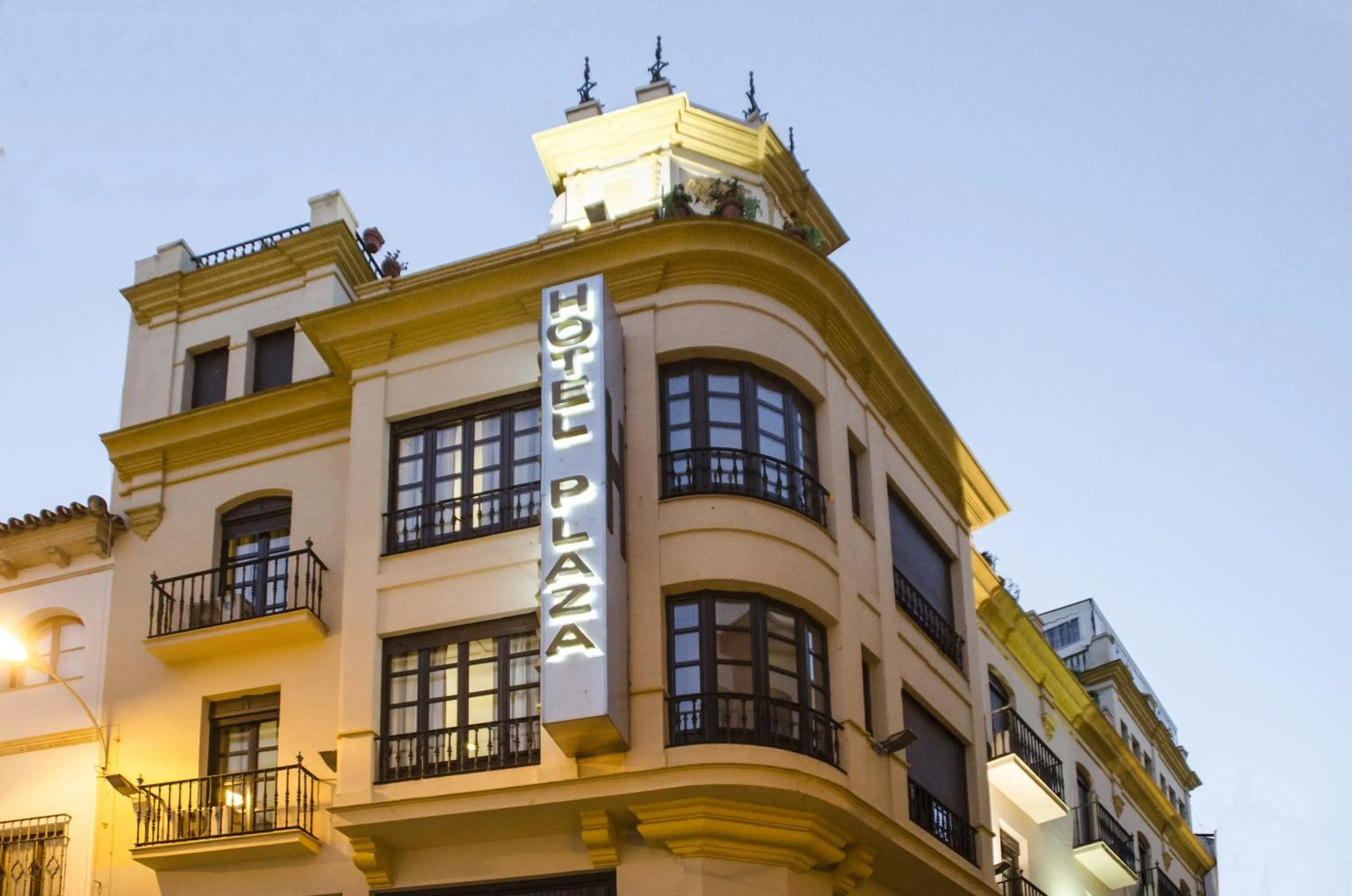 Facade/entrance in Hotel Plaza