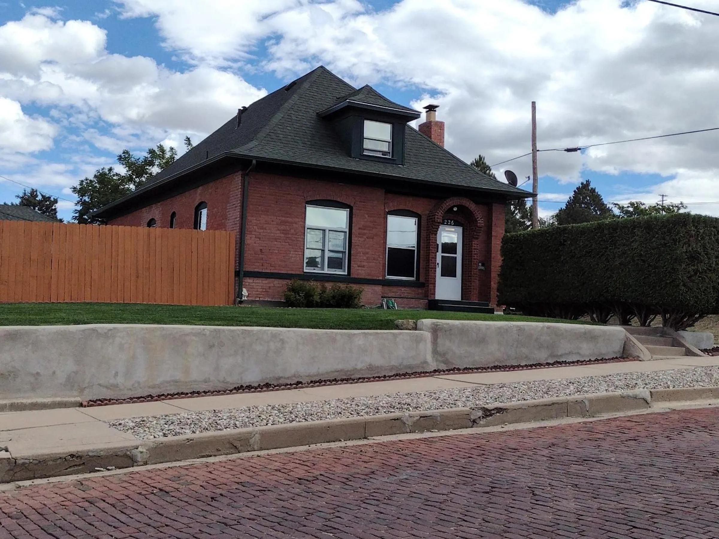 Property building in Quiet FULL-SIZE bed close to town 420 friendly