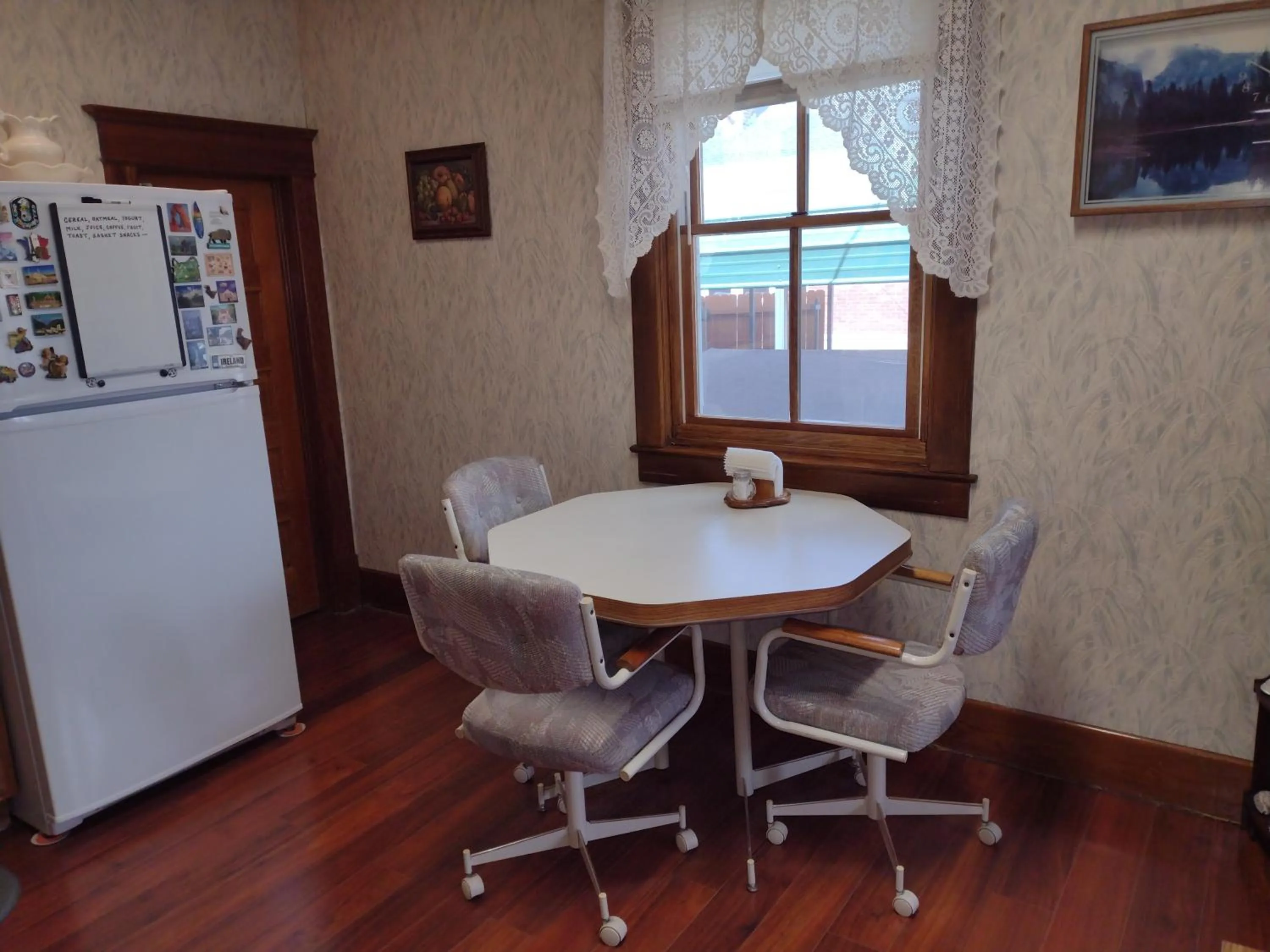 Kitchen or kitchenette in Quiet FULL-SIZE bed close to town 420 friendly