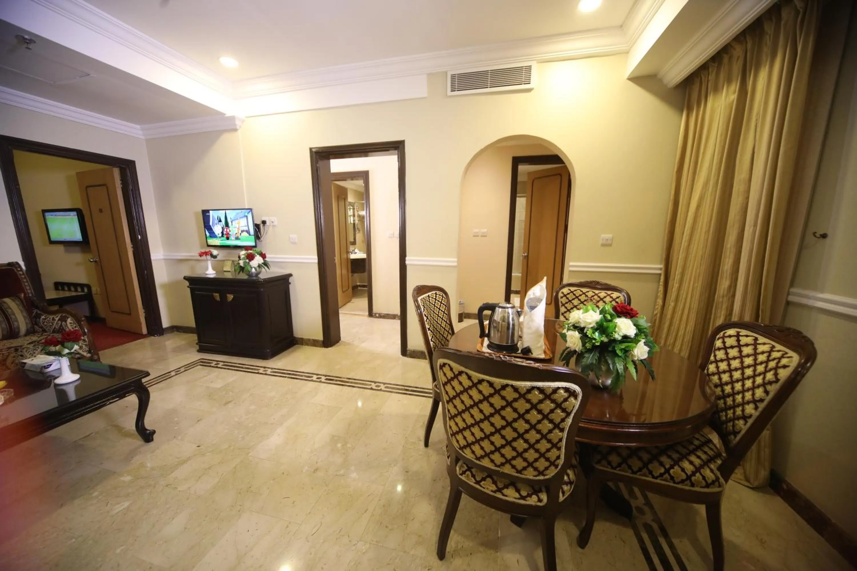 Living room in Roshan Al Azhar Hotel
