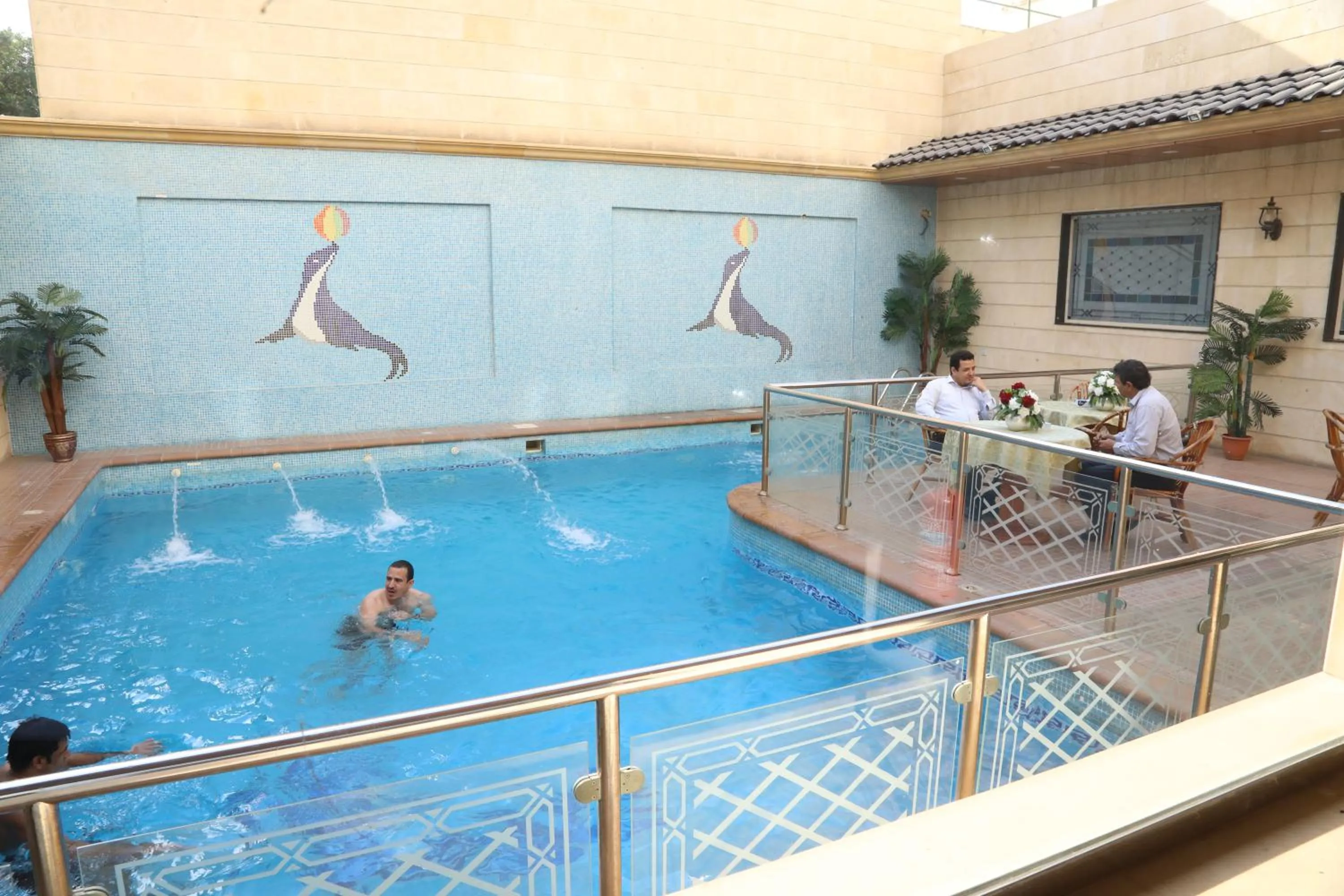 Swimming pool in Roshan Al Azhar Hotel