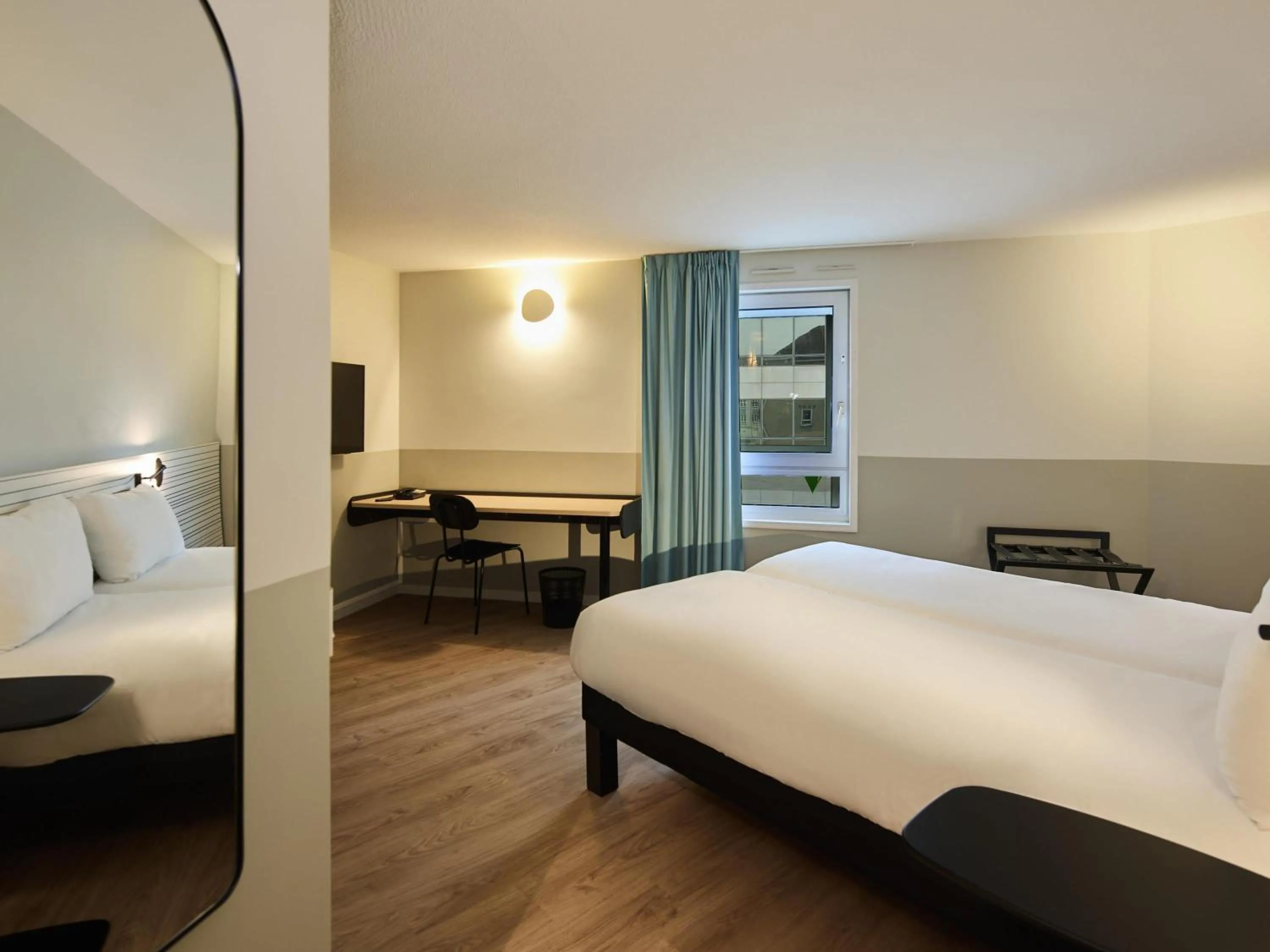 Bedroom, Bed in ibis Styles Paris Poissy