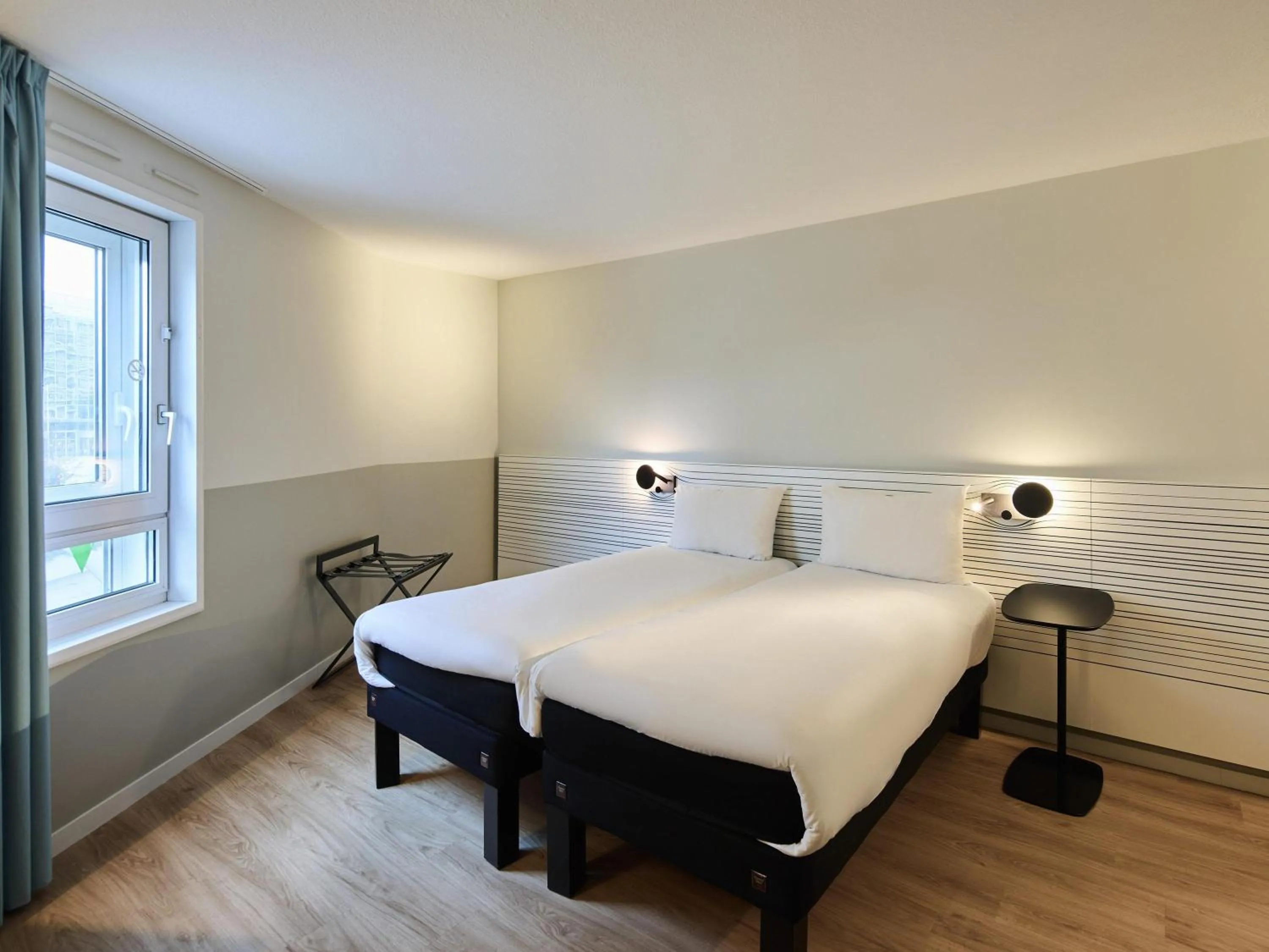 Bedroom, Bed in ibis Styles Paris Poissy