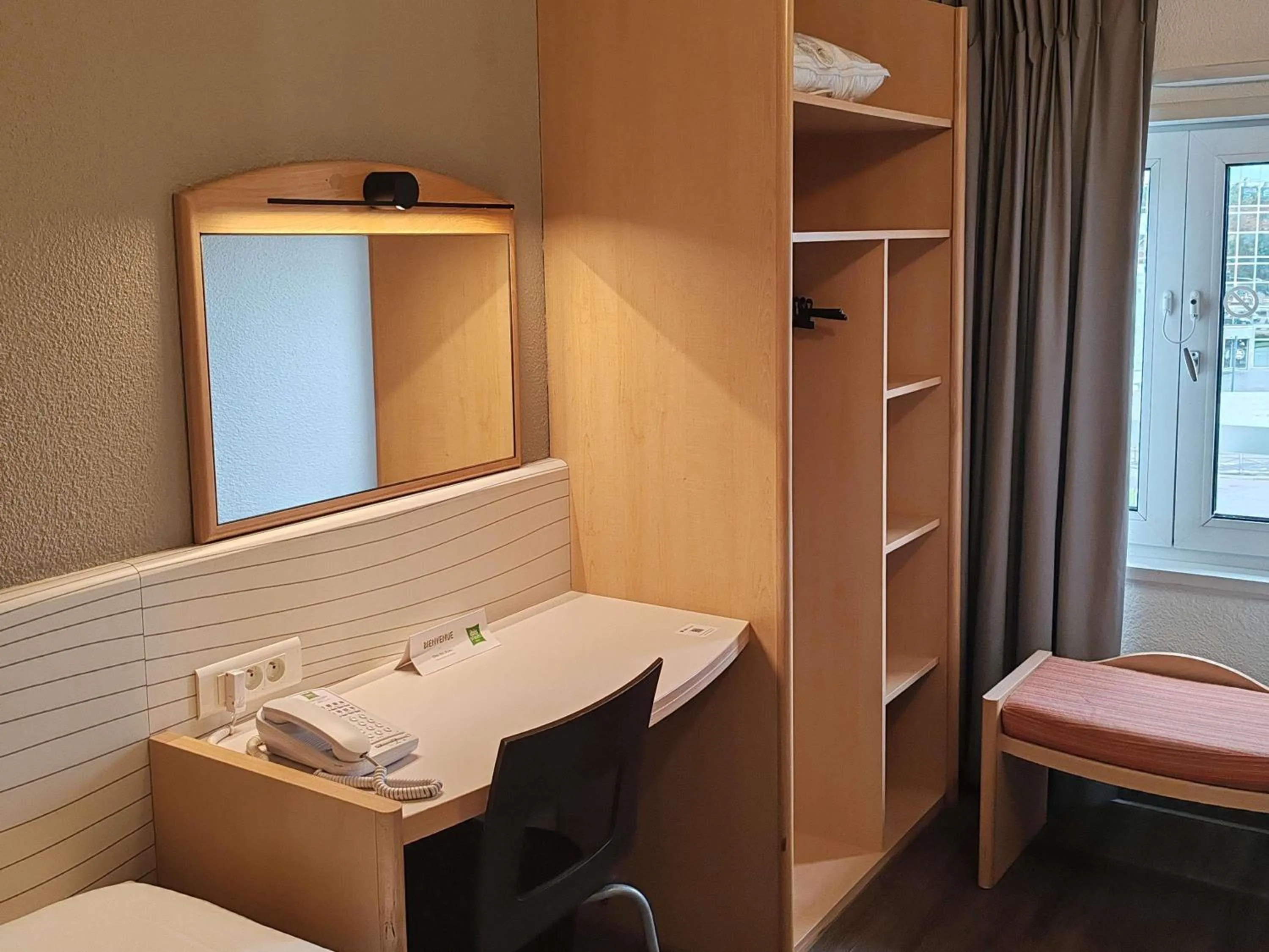 Bedroom, Bed in ibis Styles Paris Poissy