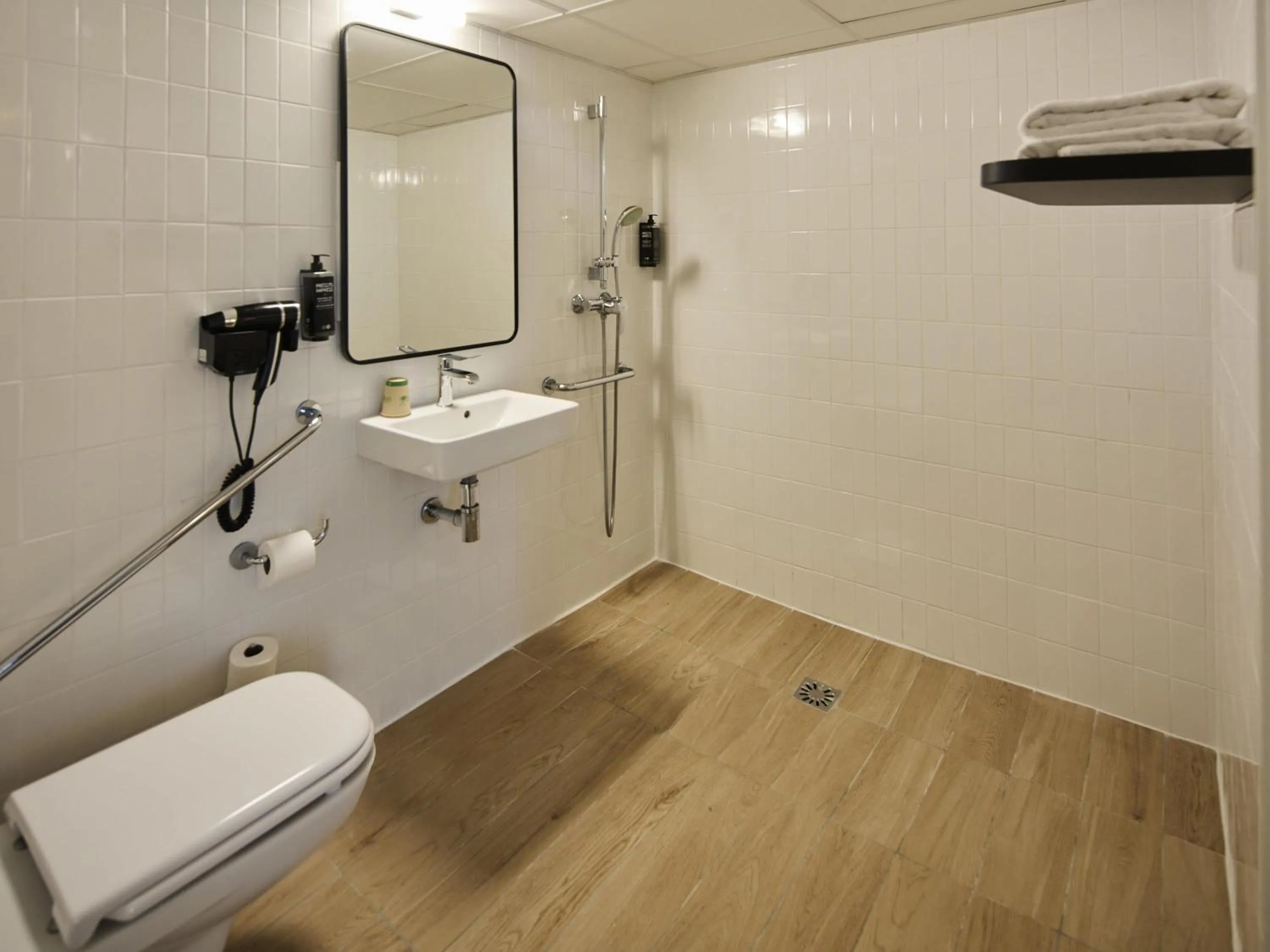 Bedroom in ibis Styles Paris Poissy