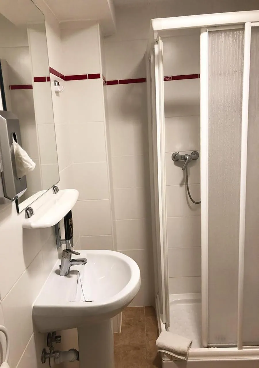 Bathroom in Das Hostal