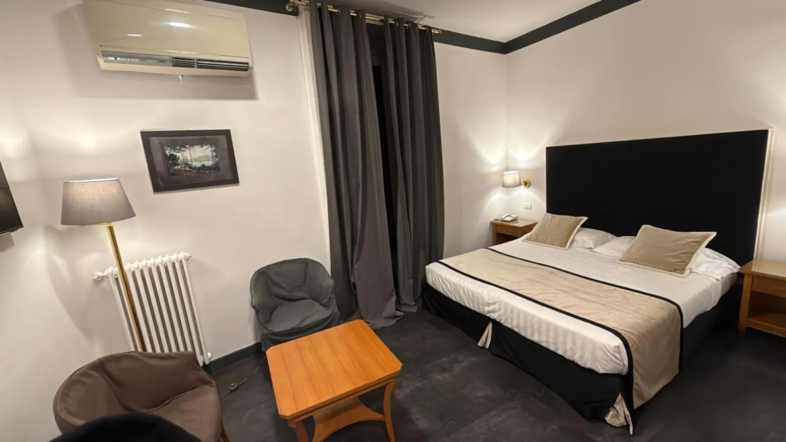 Bedroom, Bed in Hotel del Real Orto Botanico