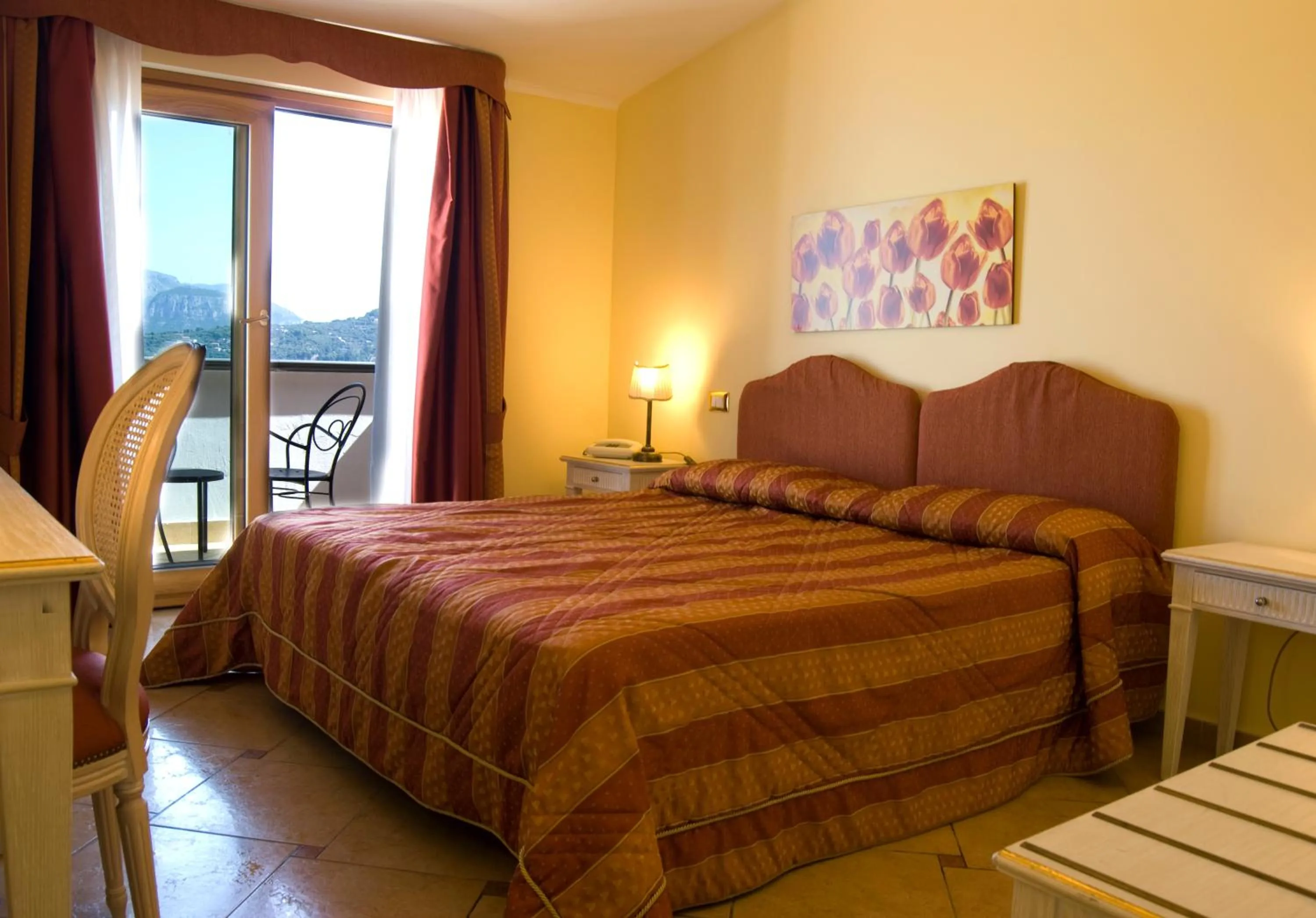 Photo of the whole room, Bed in Hotel La Vue d'Or