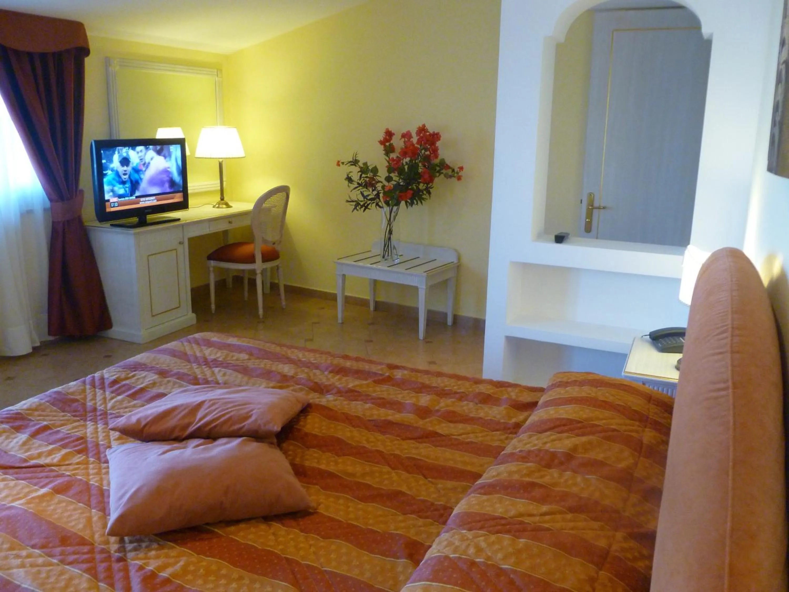 Bed in Hotel La Vue d'Or