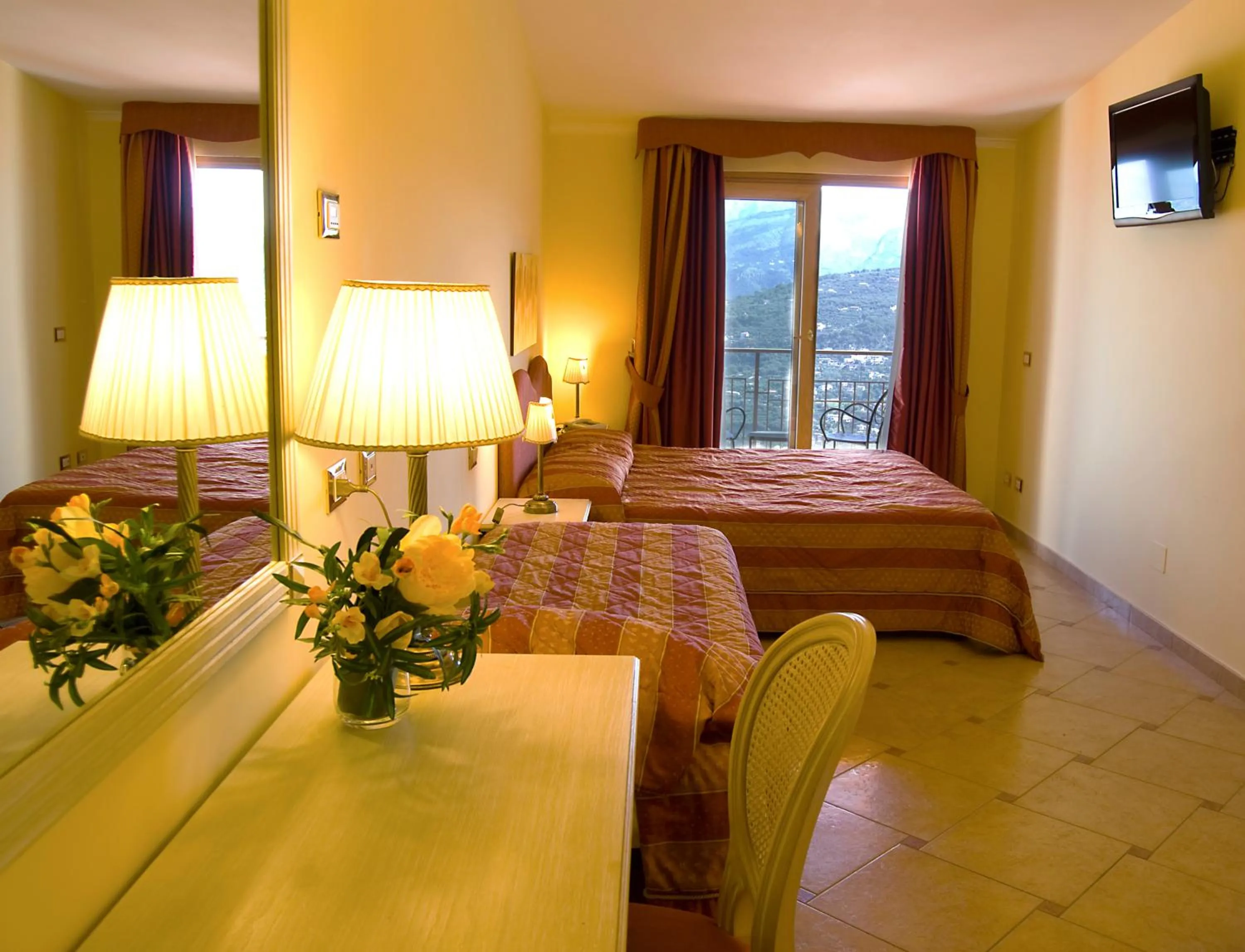 Photo of the whole room, Bed in Hotel La Vue d'Or