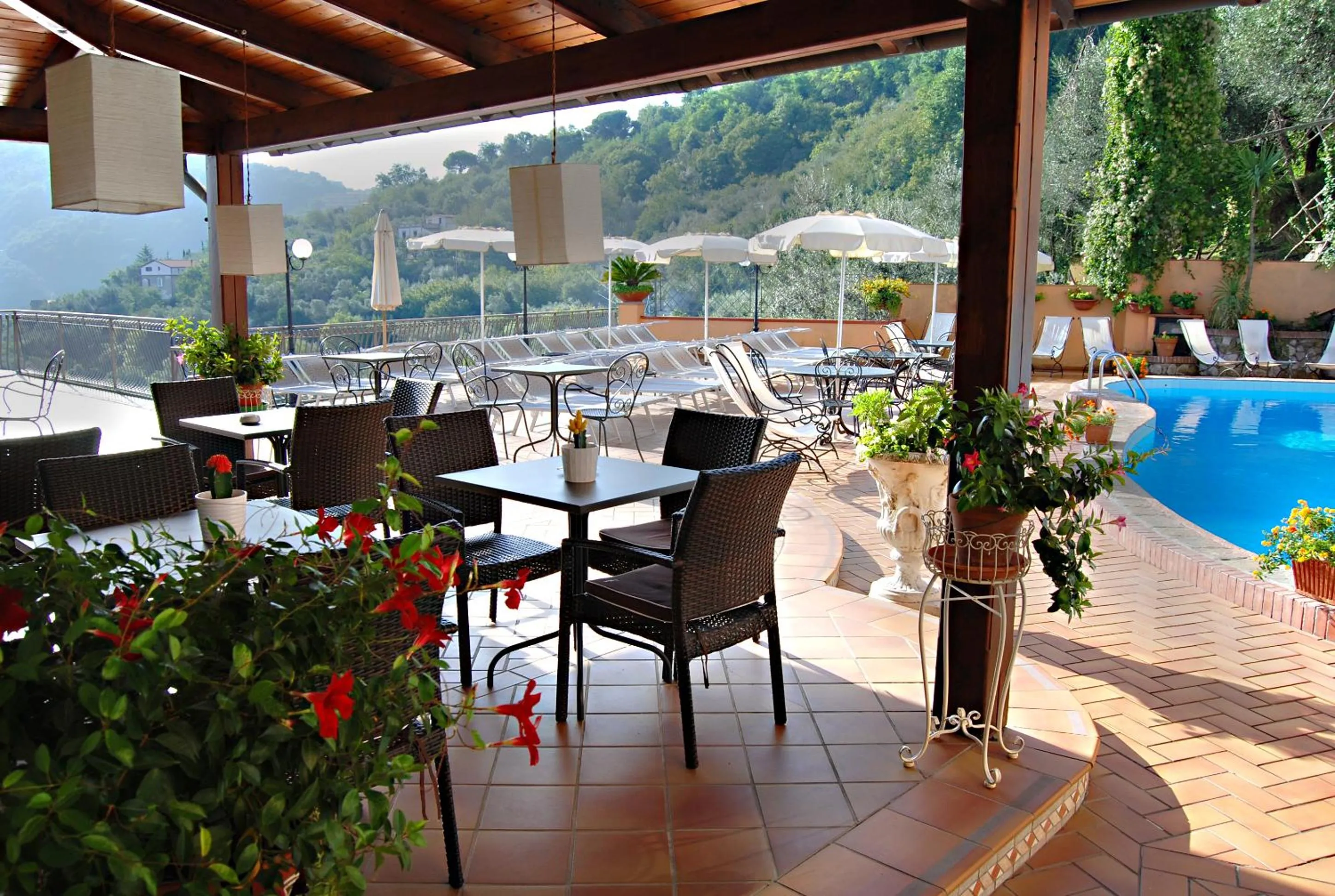 Restaurant/places to eat in Hotel La Vue d'Or