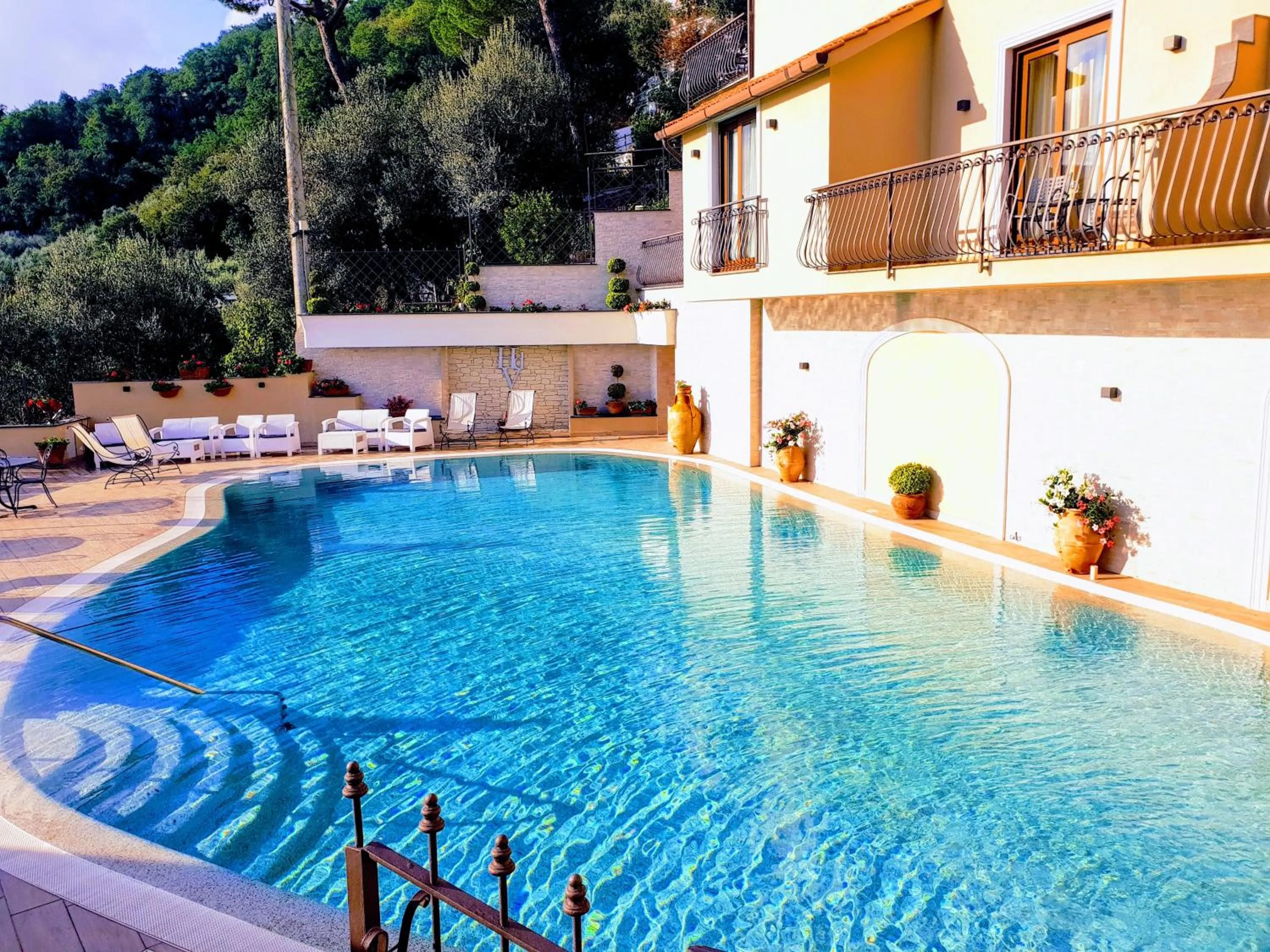 Swimming pool in Hotel La Vue d'Or