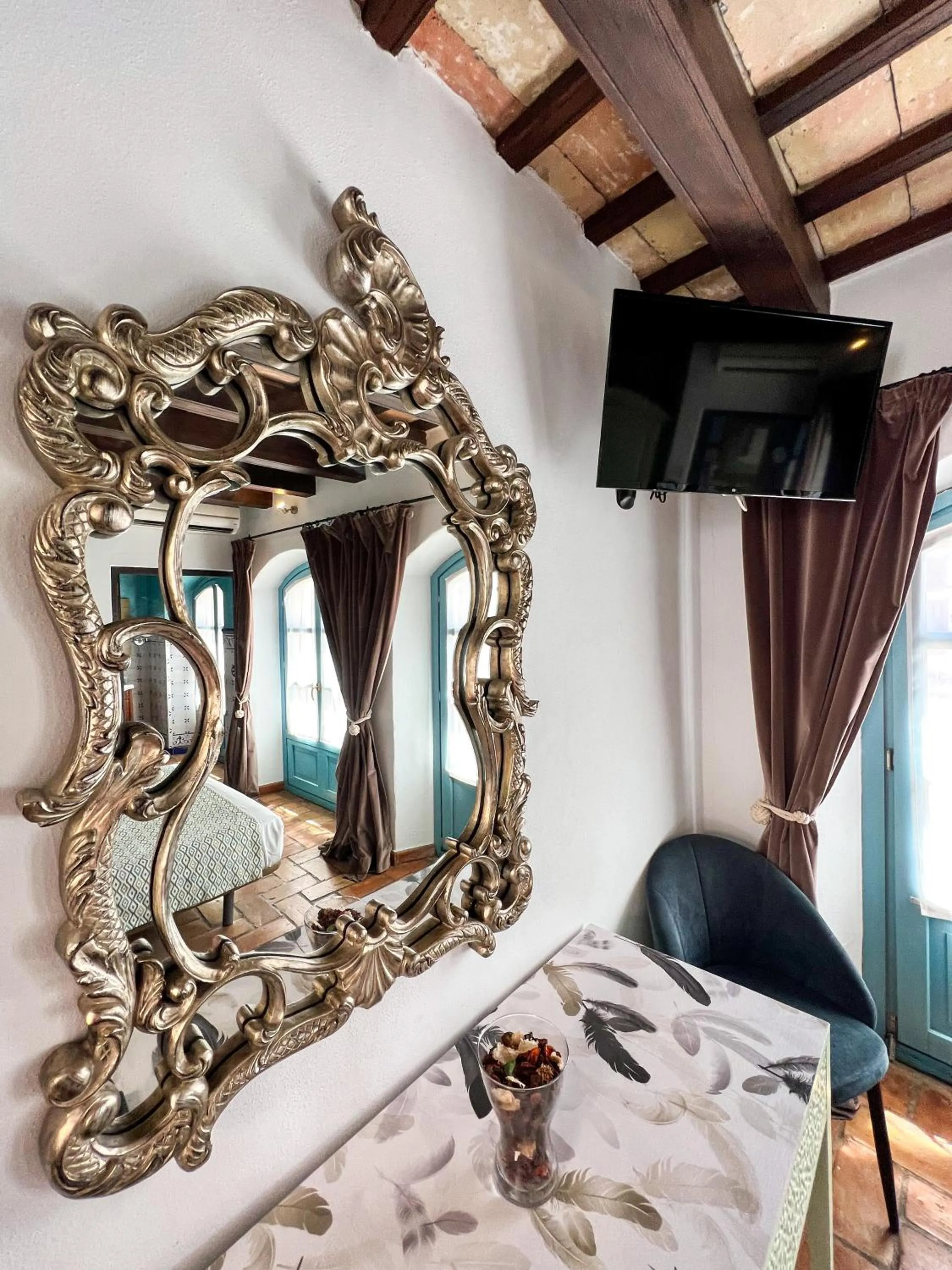 TV and multimedia in Hostal Servilia