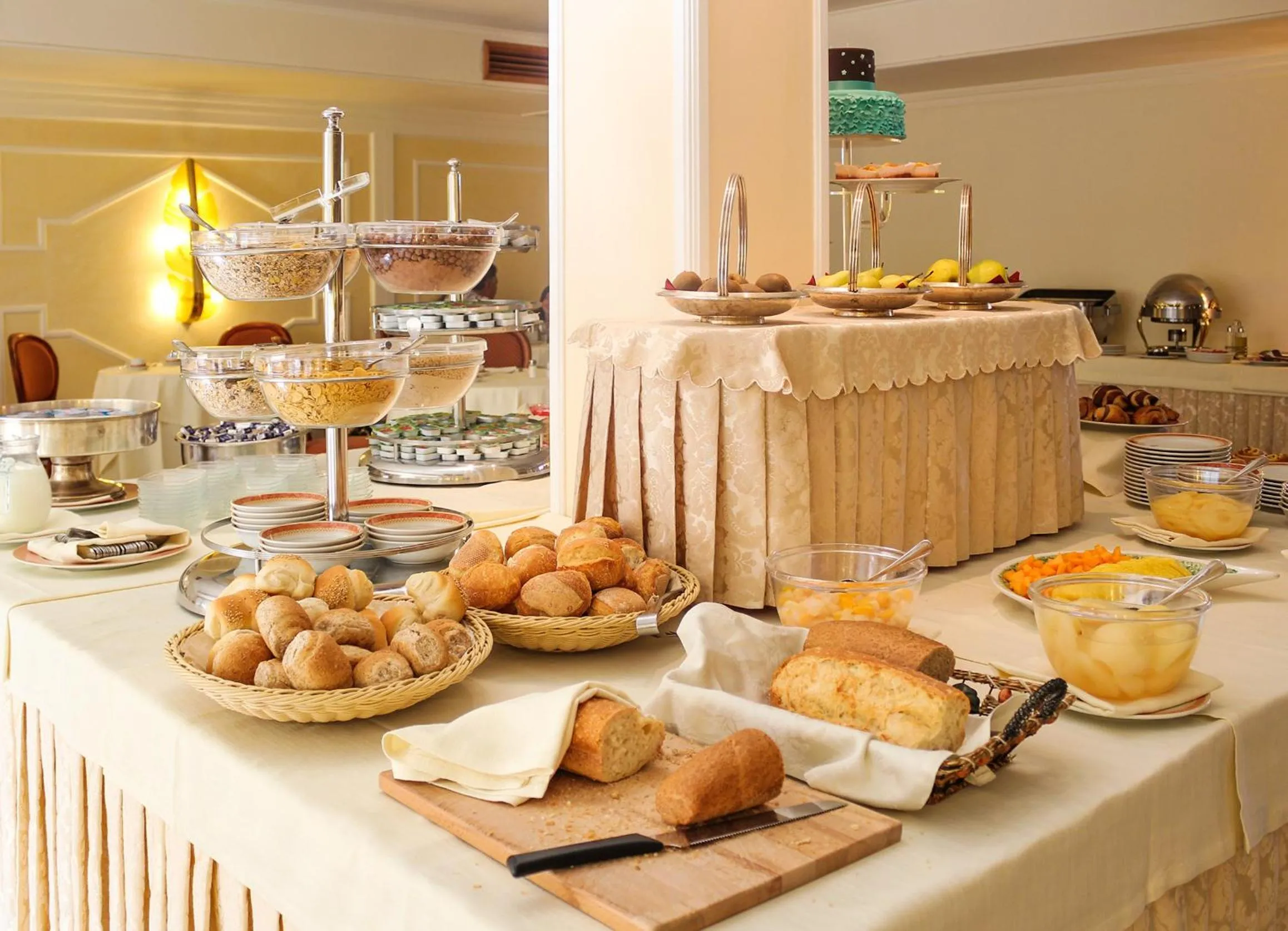 Food in Grand Hotel La Pace - All Inclusive
