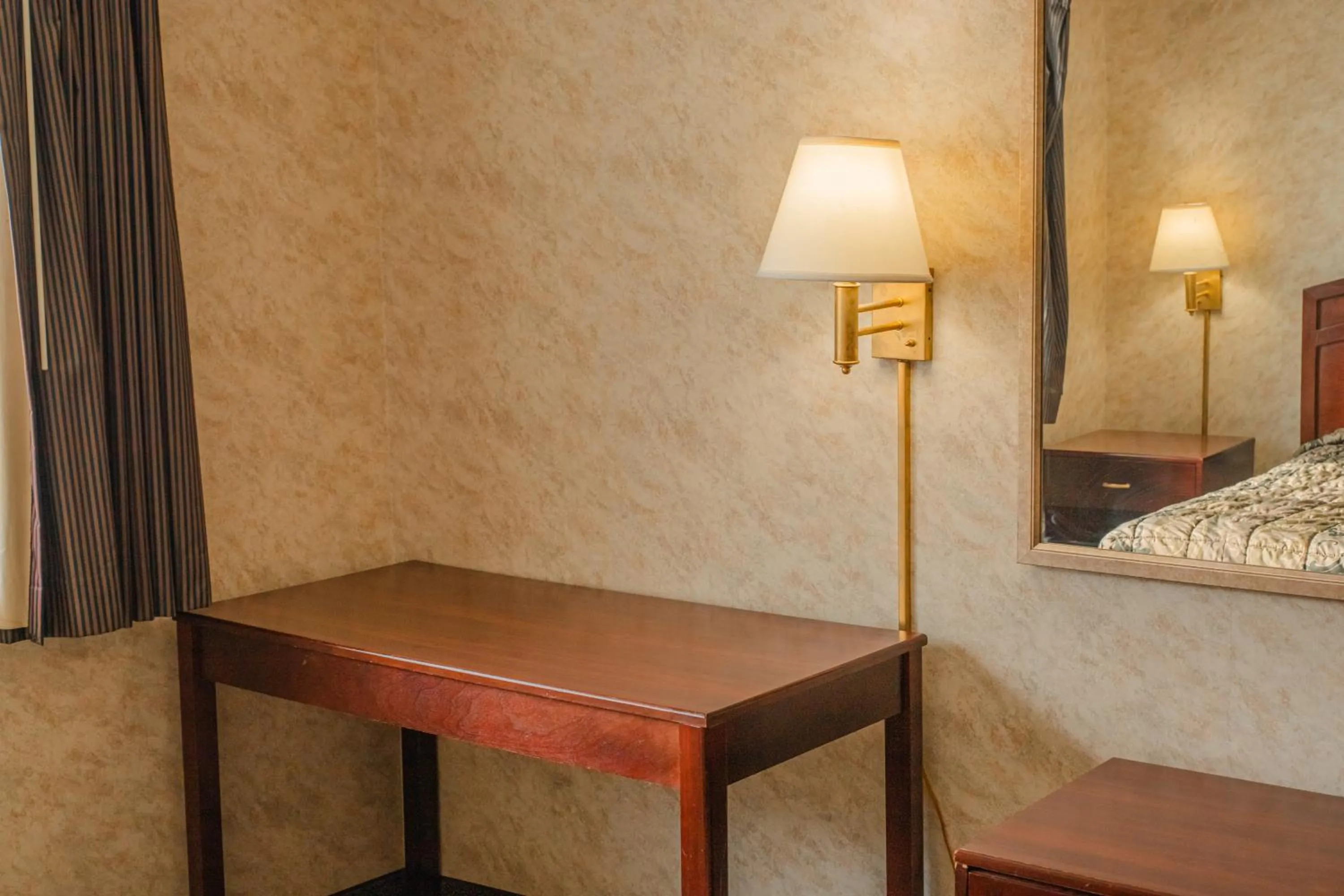 hair dresser in Colfax Inn By Marifah