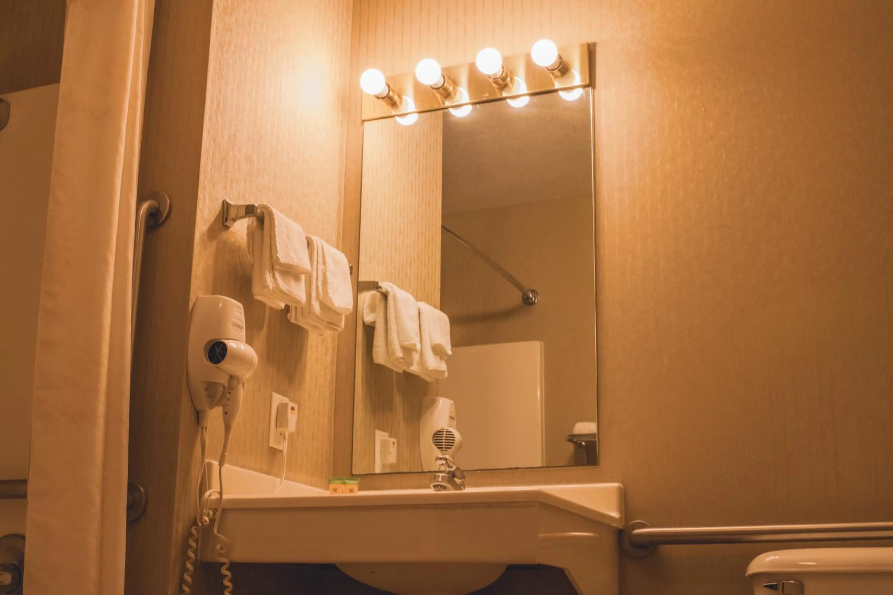 Shower in Colfax Inn By Marifah