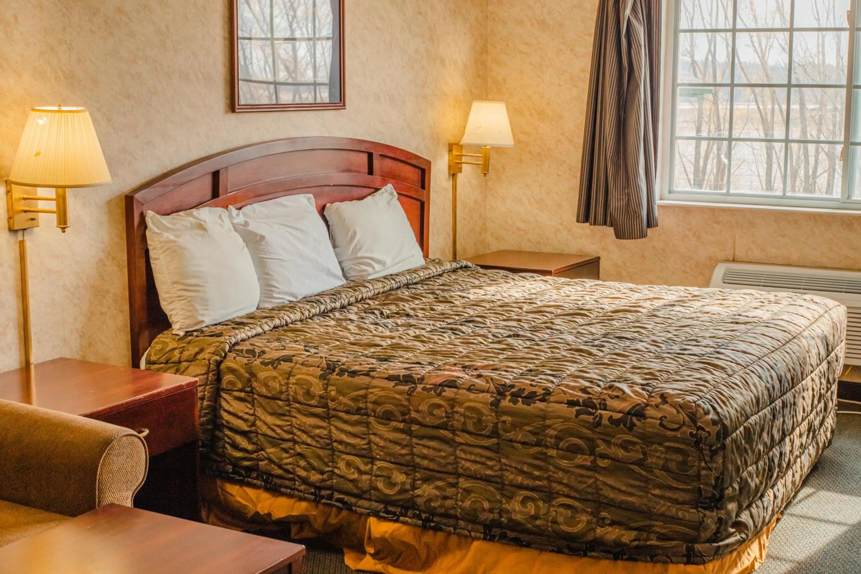 Bed in Colfax Inn By Marifah