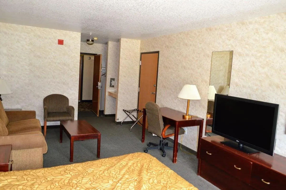 Photo of the whole room in Colfax Inn By Marifah