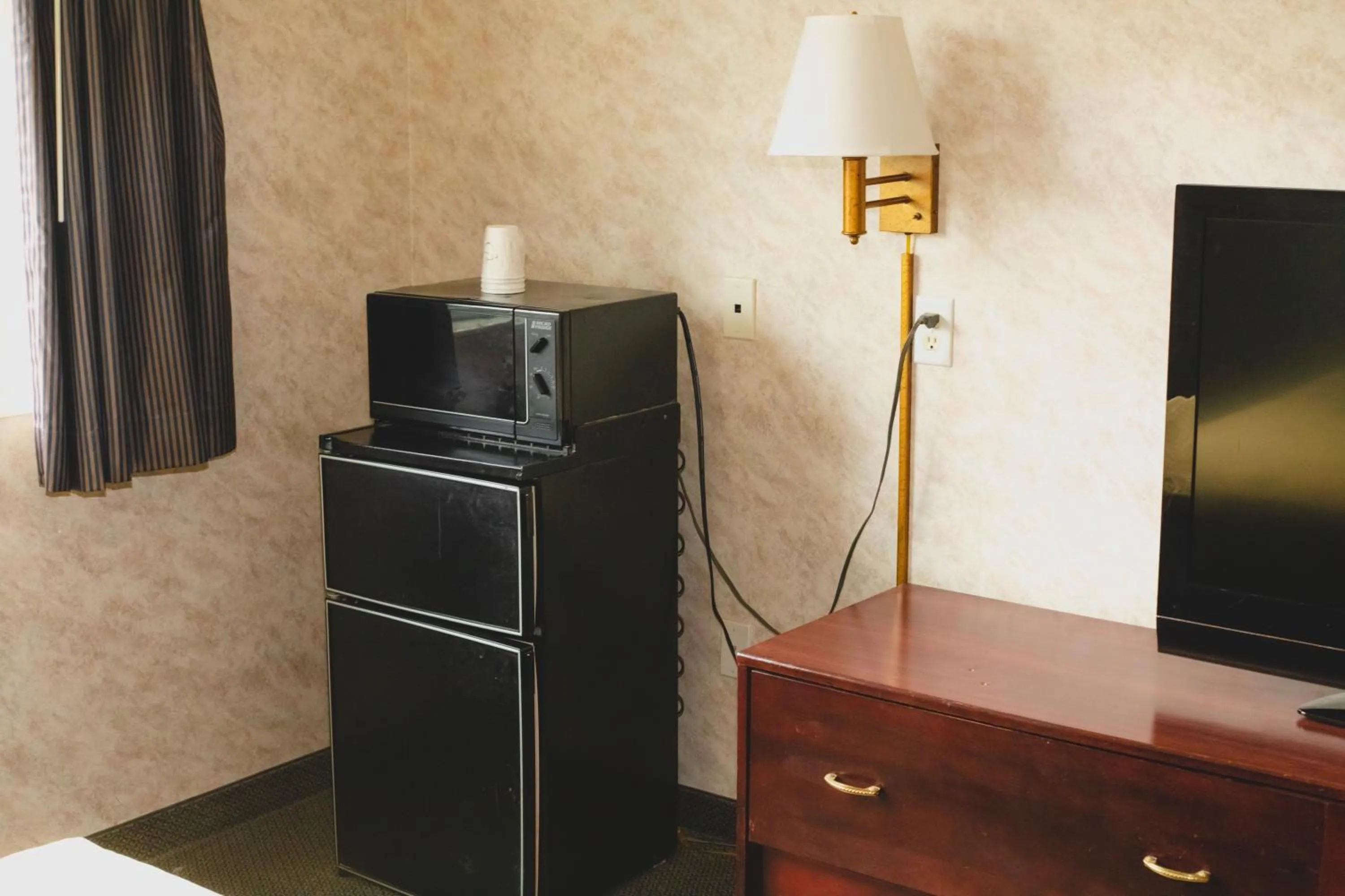 TV and multimedia in Colfax Inn By Marifah