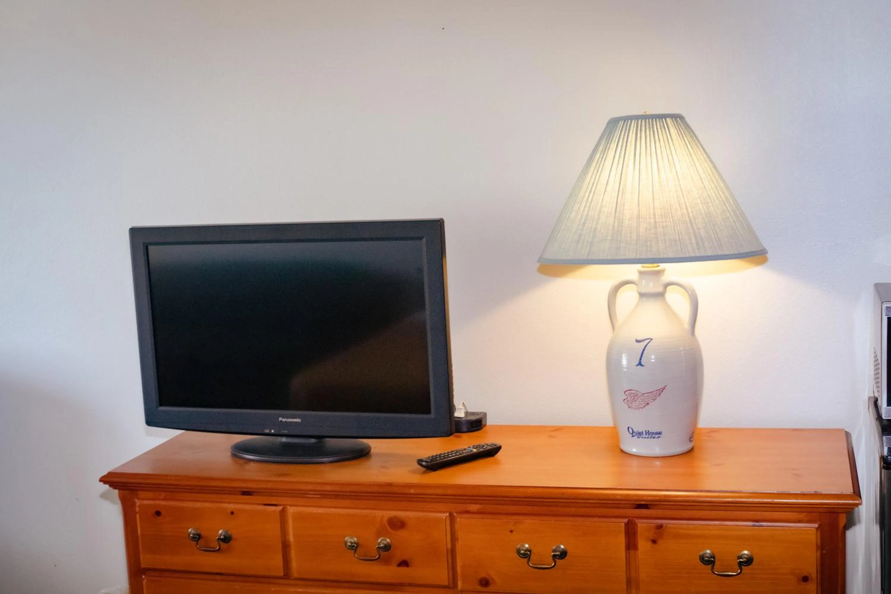 TV and multimedia, TV/Entertainment Center in Cozy House Inn by Marifah