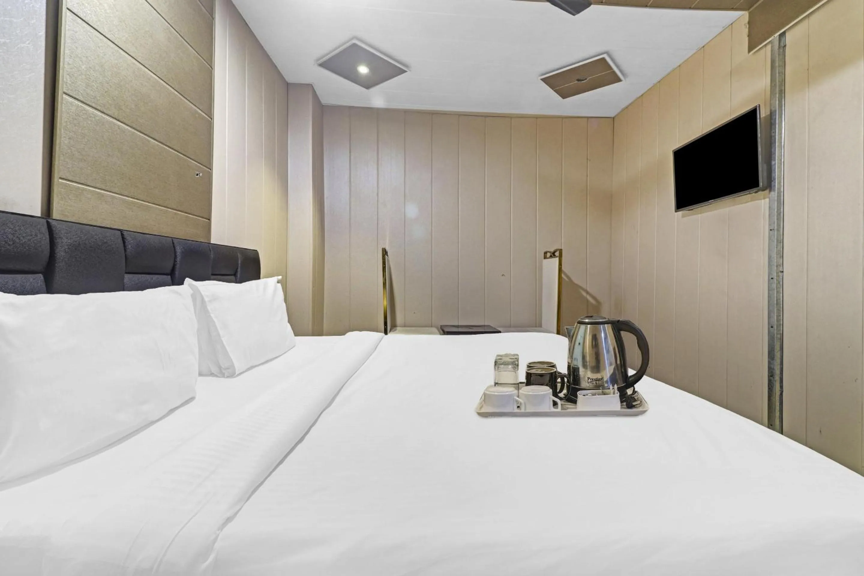 Bathroom, Bed in Hotel O Bhavya Residency