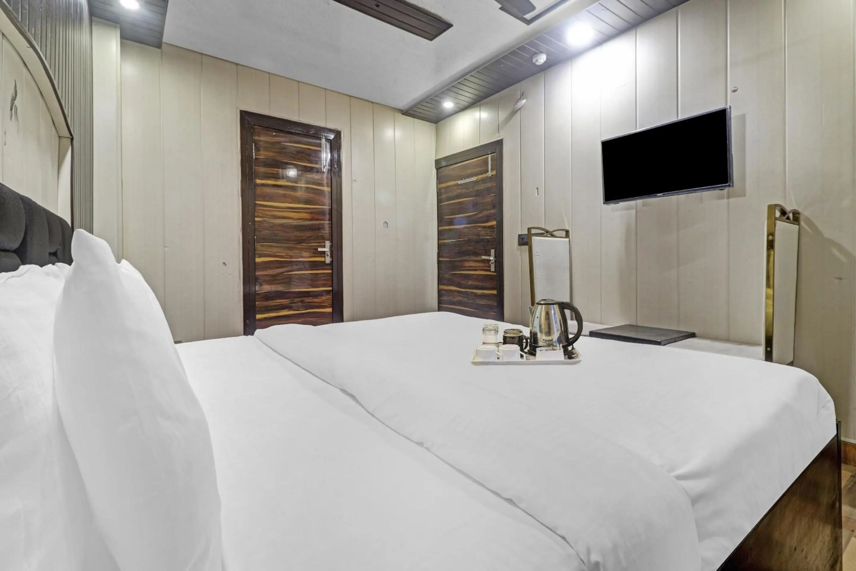 Bedroom, Bed in Hotel O Bhavya Residency